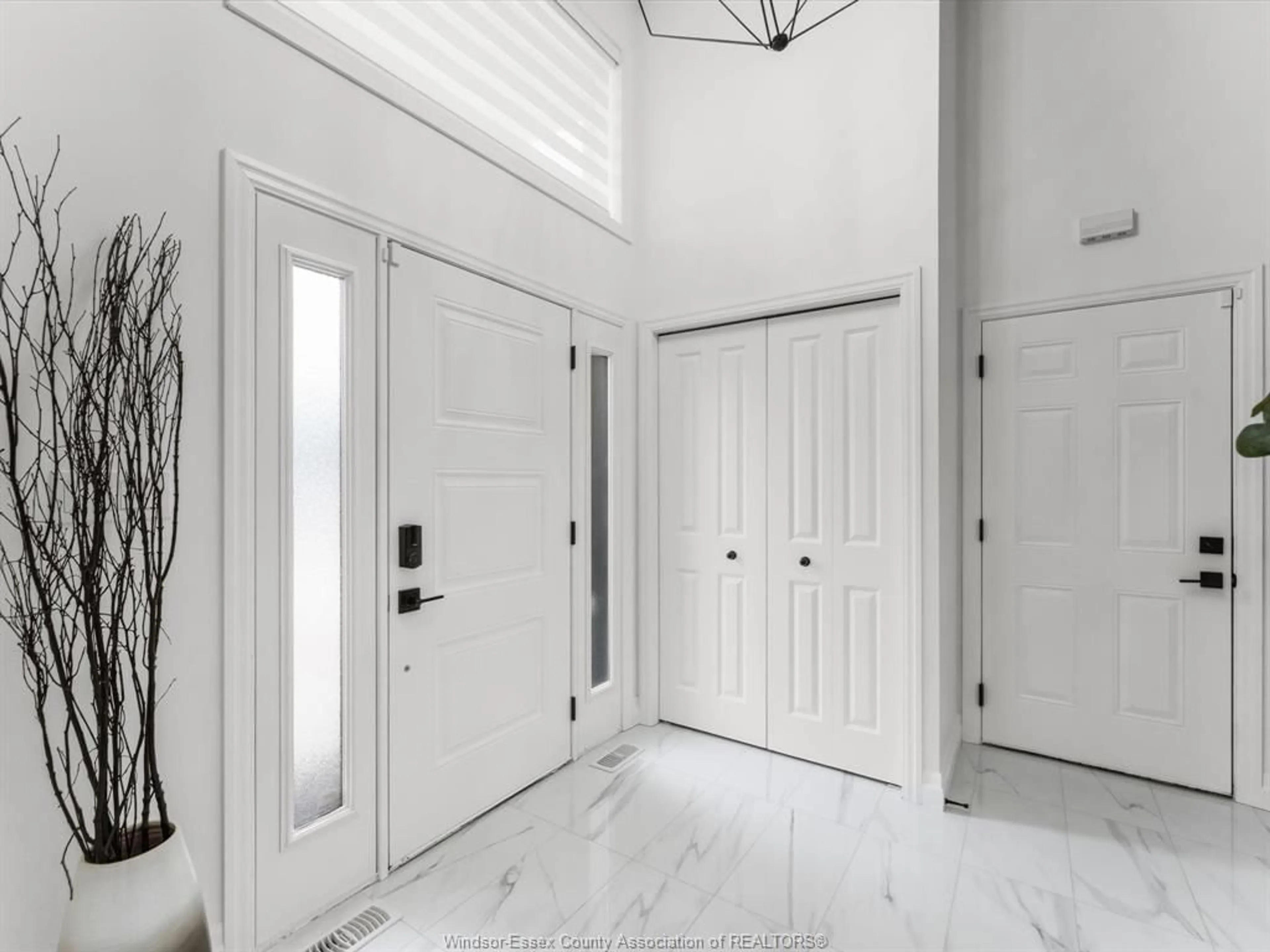 Indoor entryway for 411 Thompson Ave, Amherstburg Ontario N9V 0G8