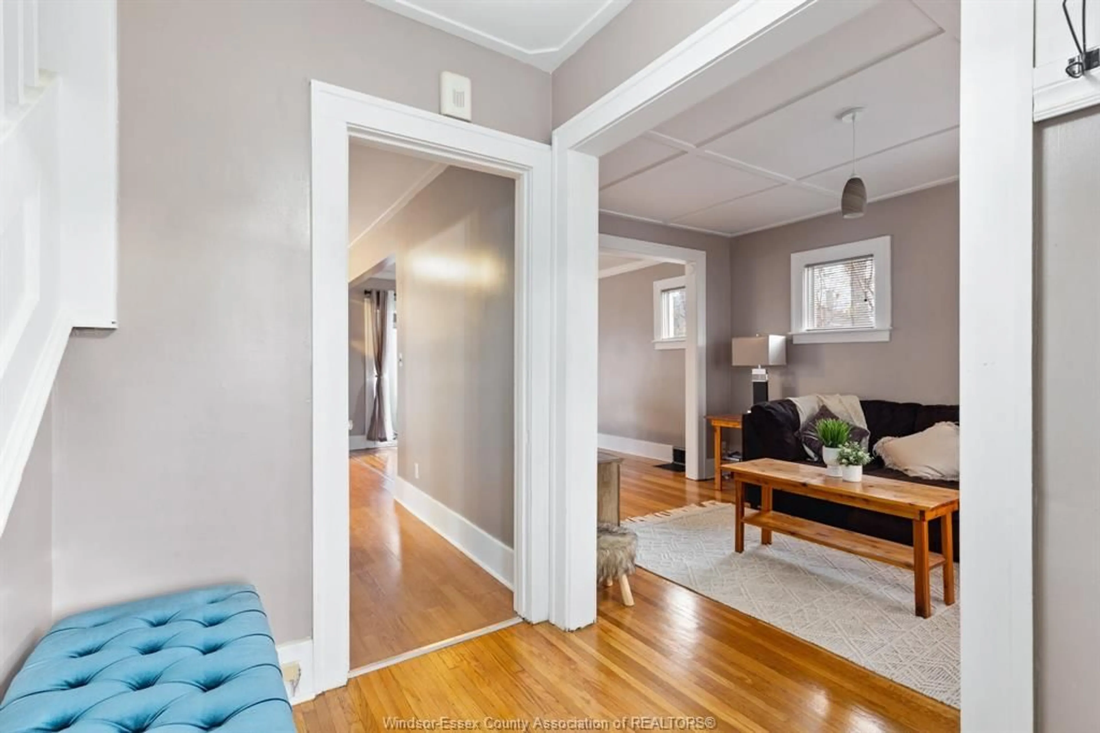 Indoor entryway for 936 ARTHUR, Windsor Ontario N8Y 3Y3