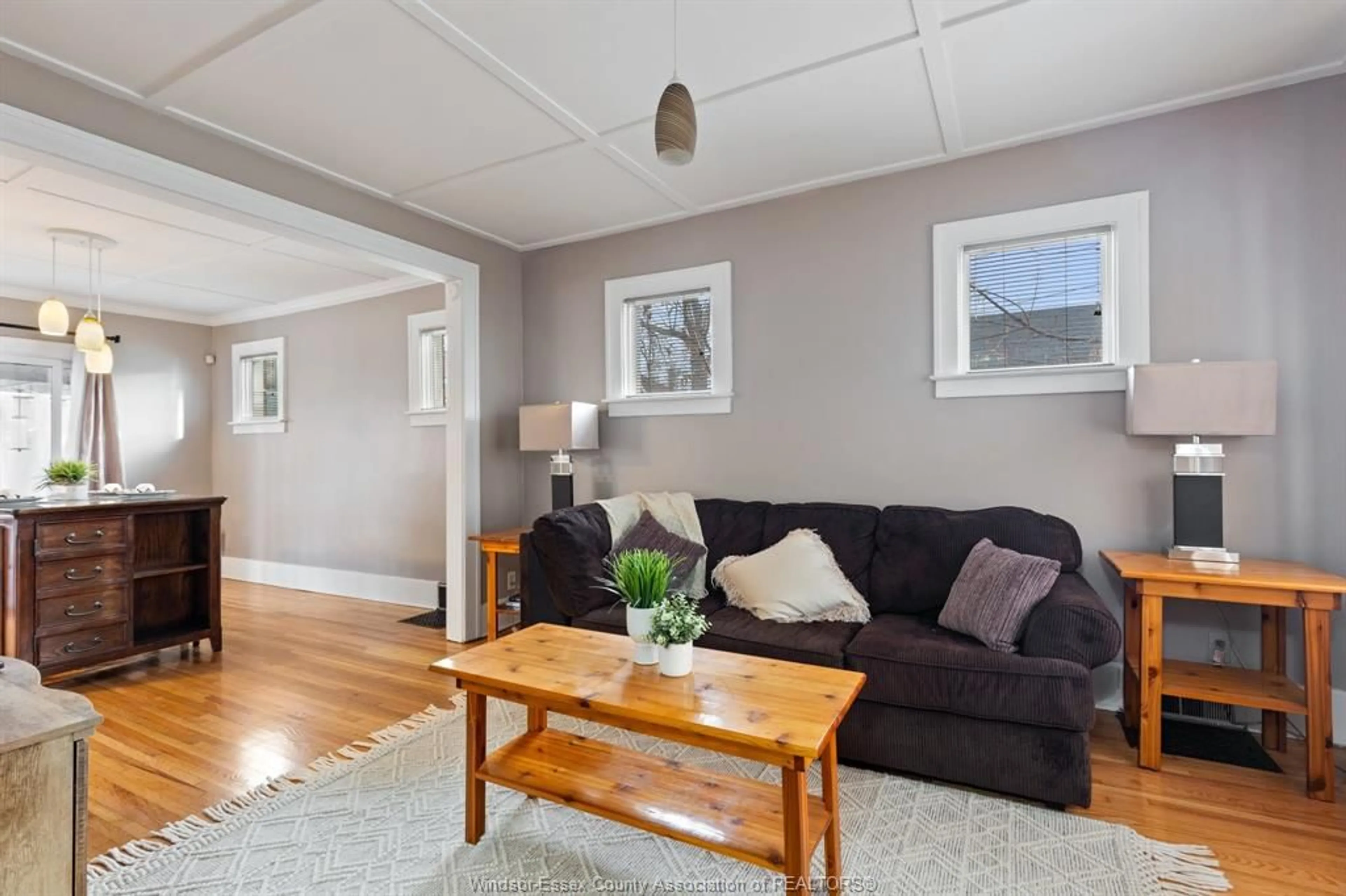 Living room with furniture, wood/laminate floor for 936 ARTHUR, Windsor Ontario N8Y 3Y3