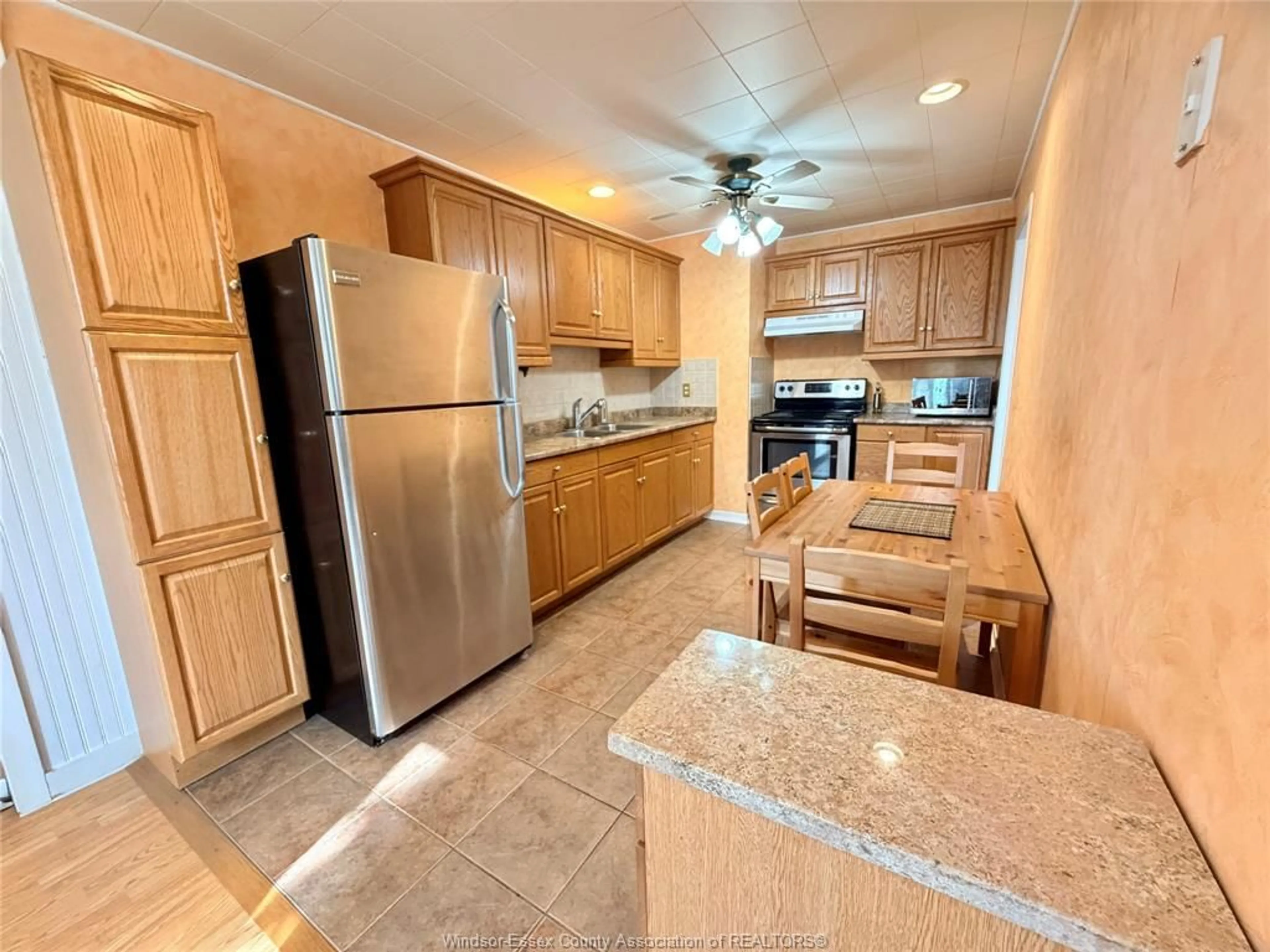 Standard kitchen, ceramic/tile floor for 3026 ERIDALE Cres, Windsor Ontario N8W 4Y8