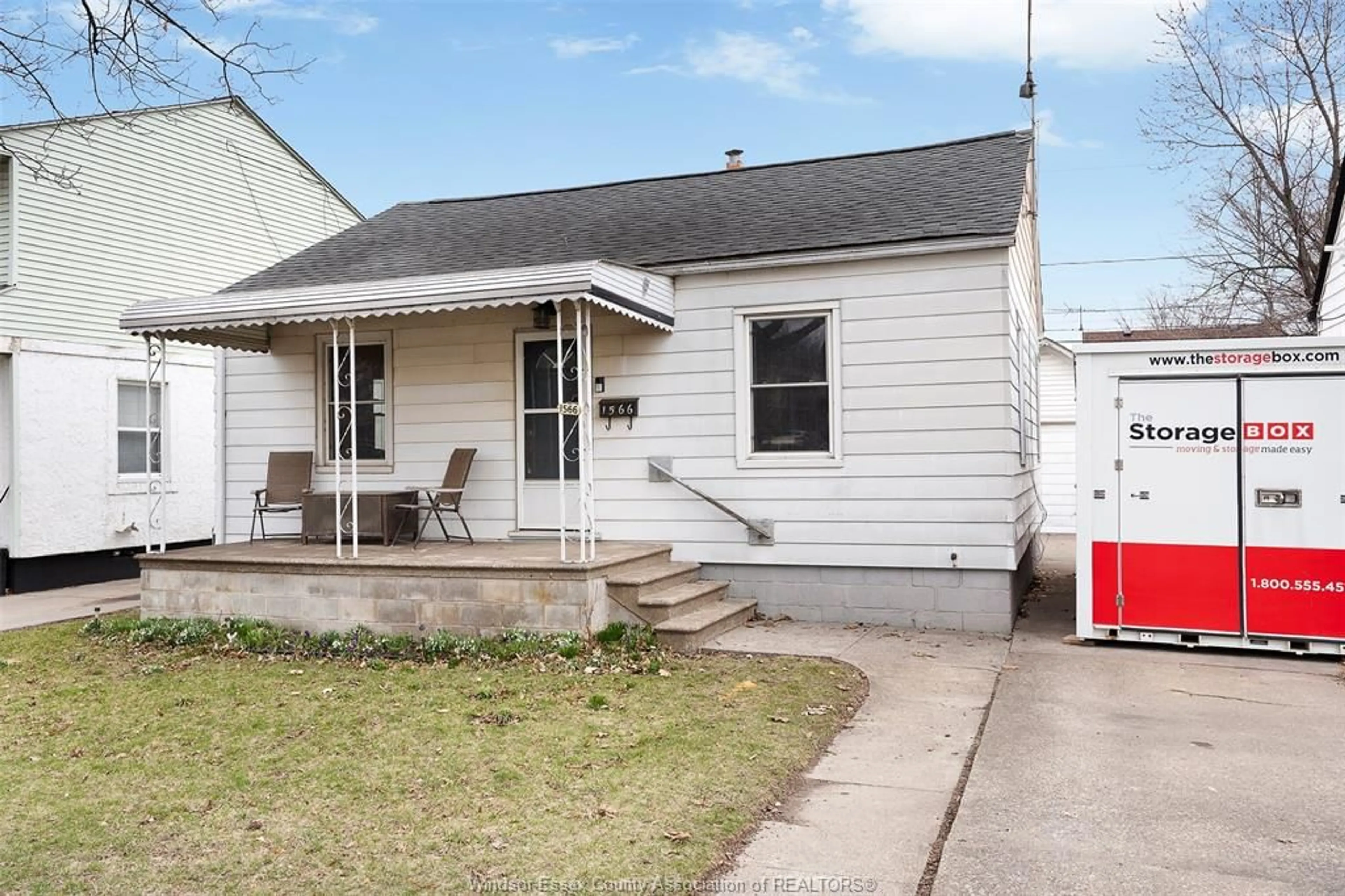 Home with vinyl exterior material, street for 1566 CENTRAL Ave, Windsor Ontario N8Y 3V8