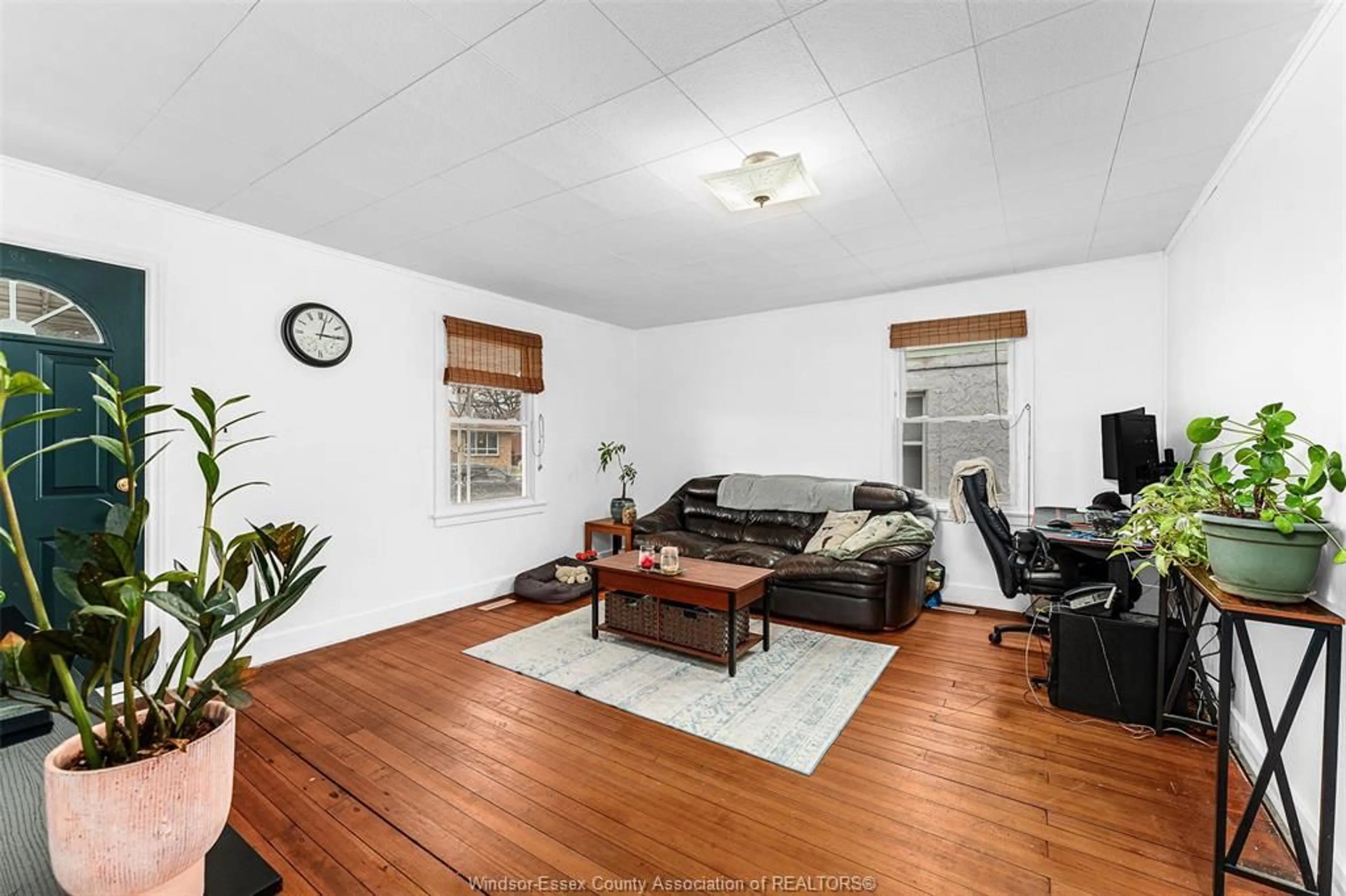 Living room with furniture, wood/laminate floor for 1566 CENTRAL Ave, Windsor Ontario N8Y 3V8