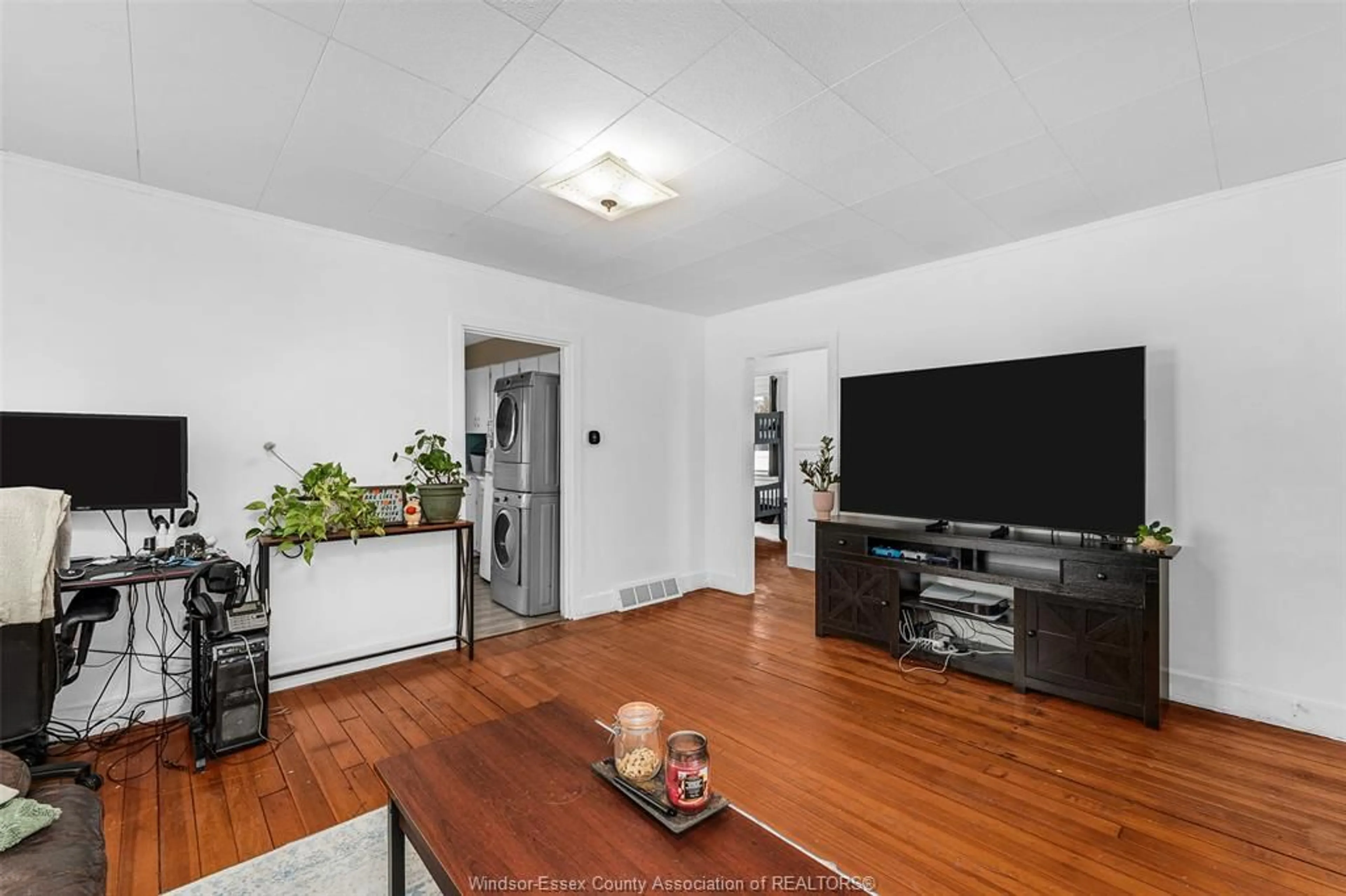 Living room with furniture, unknown for 1566 CENTRAL Ave, Windsor Ontario N8Y 3V8