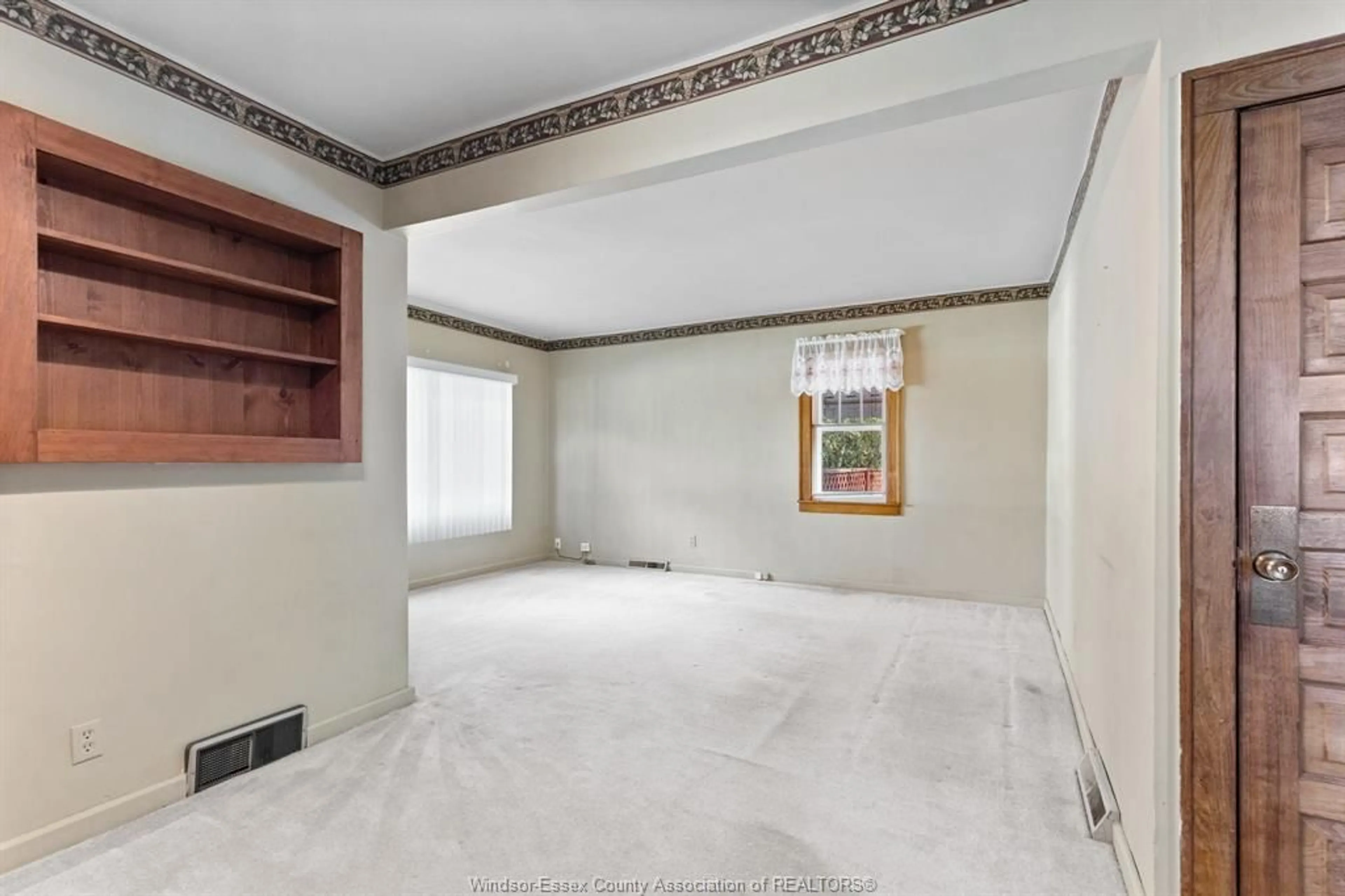 A pic of a room for 424 County Rd 14, Kingsville Ontario N0R 1B0