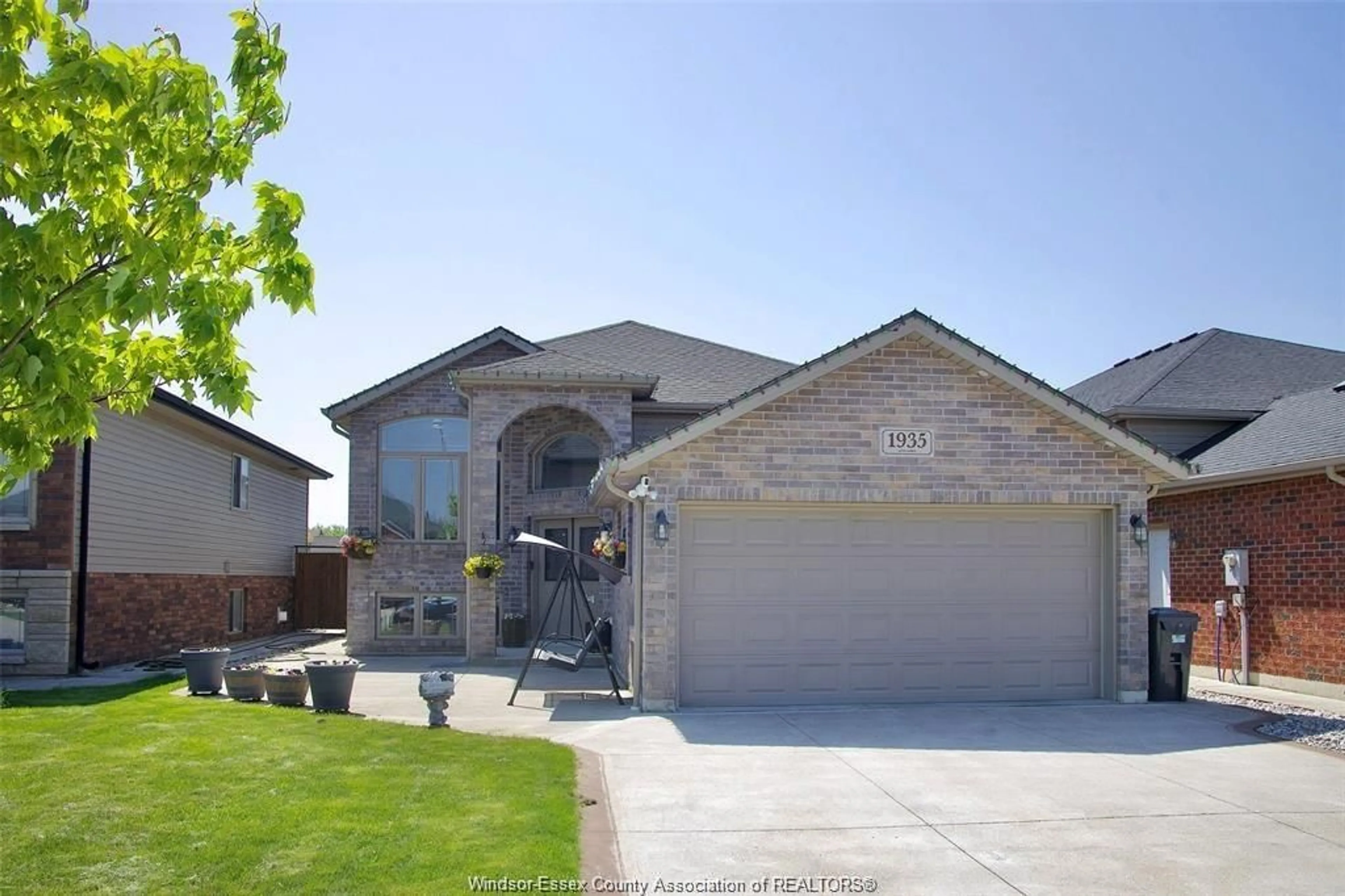 Home with brick exterior material, street for 1935 MANITOBA, Windsor Ontario N9B 3H8