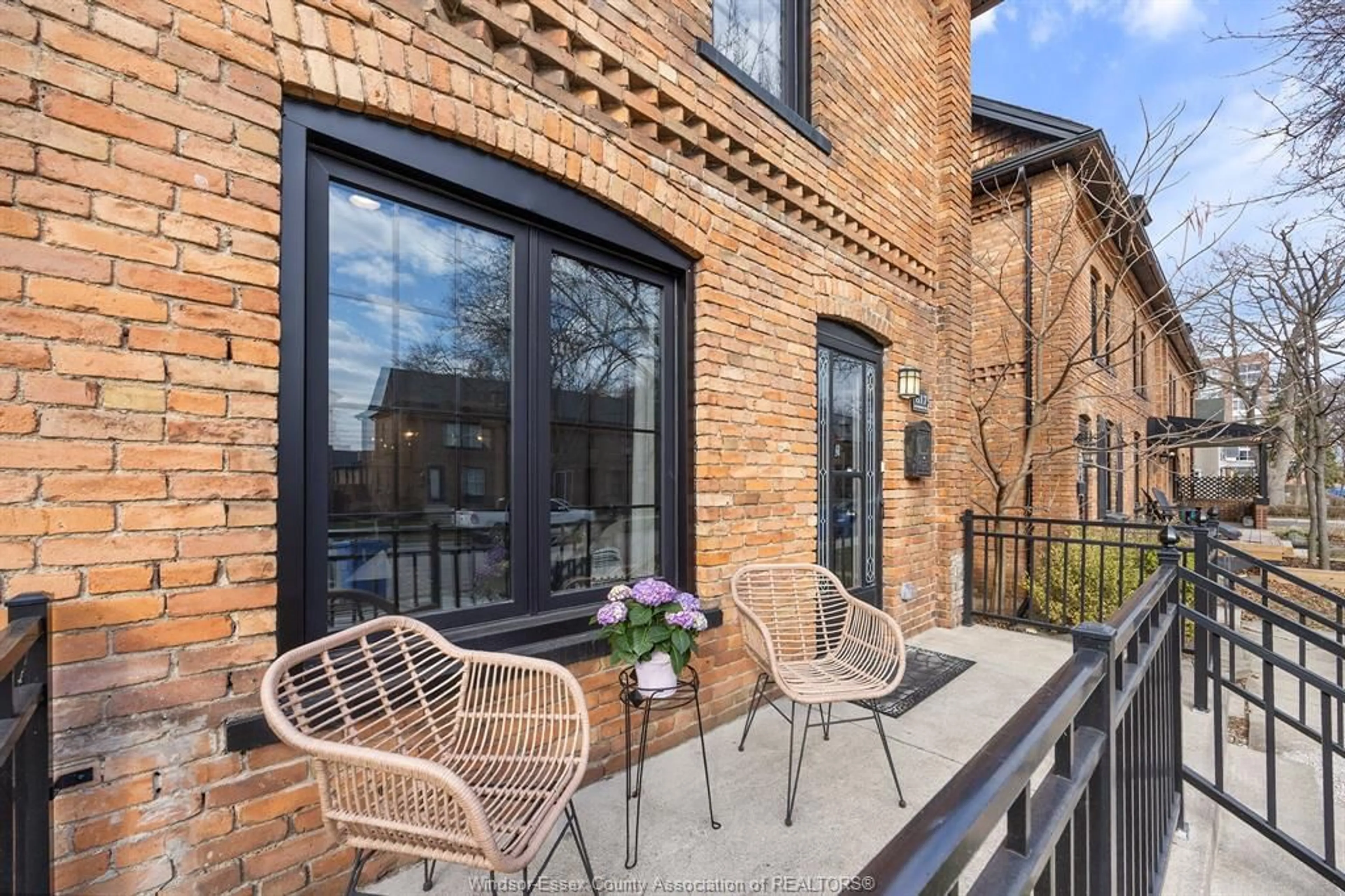 Patio, street for 817 MONMOUTH, Windsor Ontario N8Y 3L5