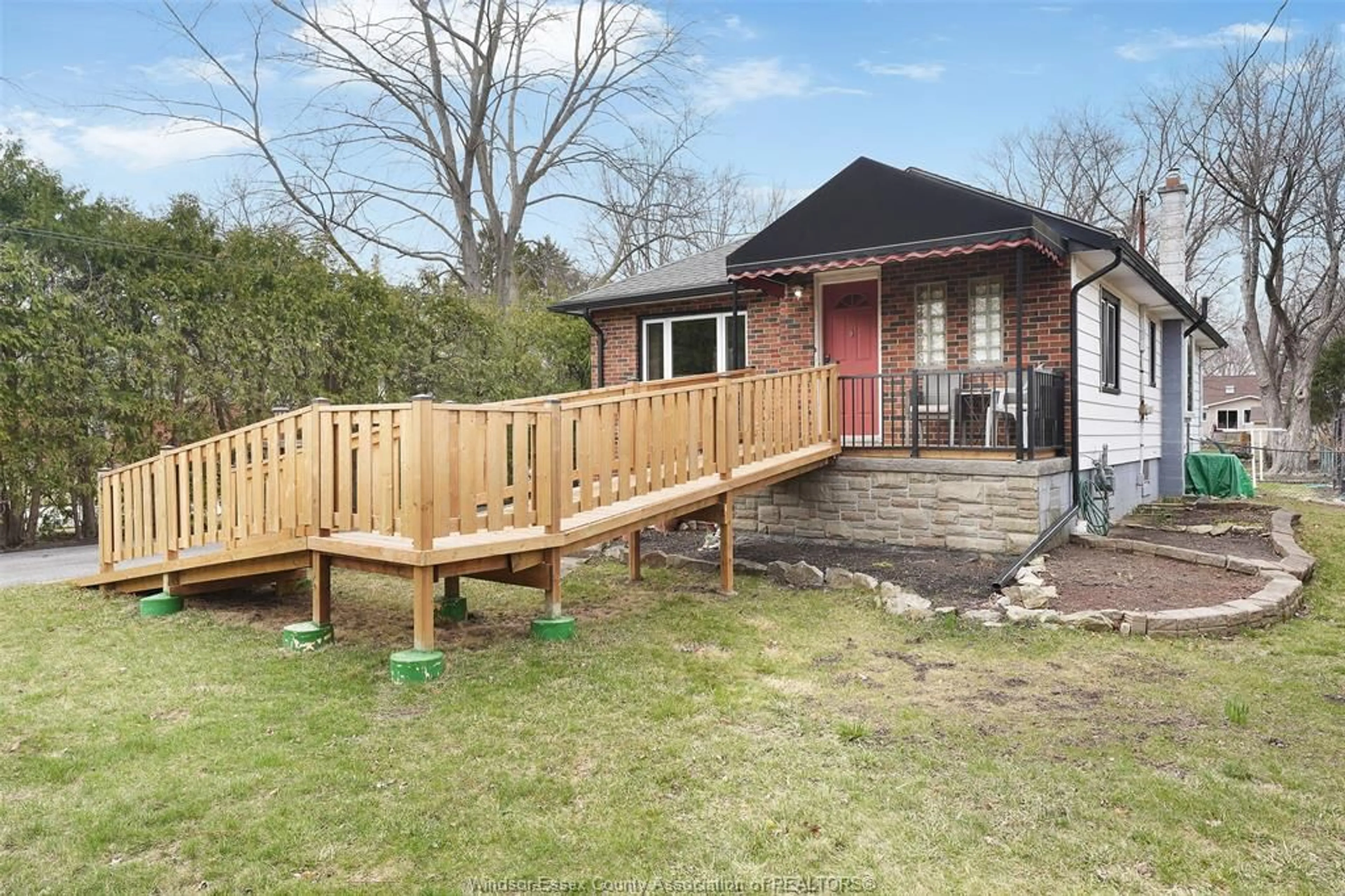 A pic from outside/outdoor area/front of a property/back of a property/a pic from drone, unknown for 616 DUCHARME St, Windsor Ontario N9G 1K6