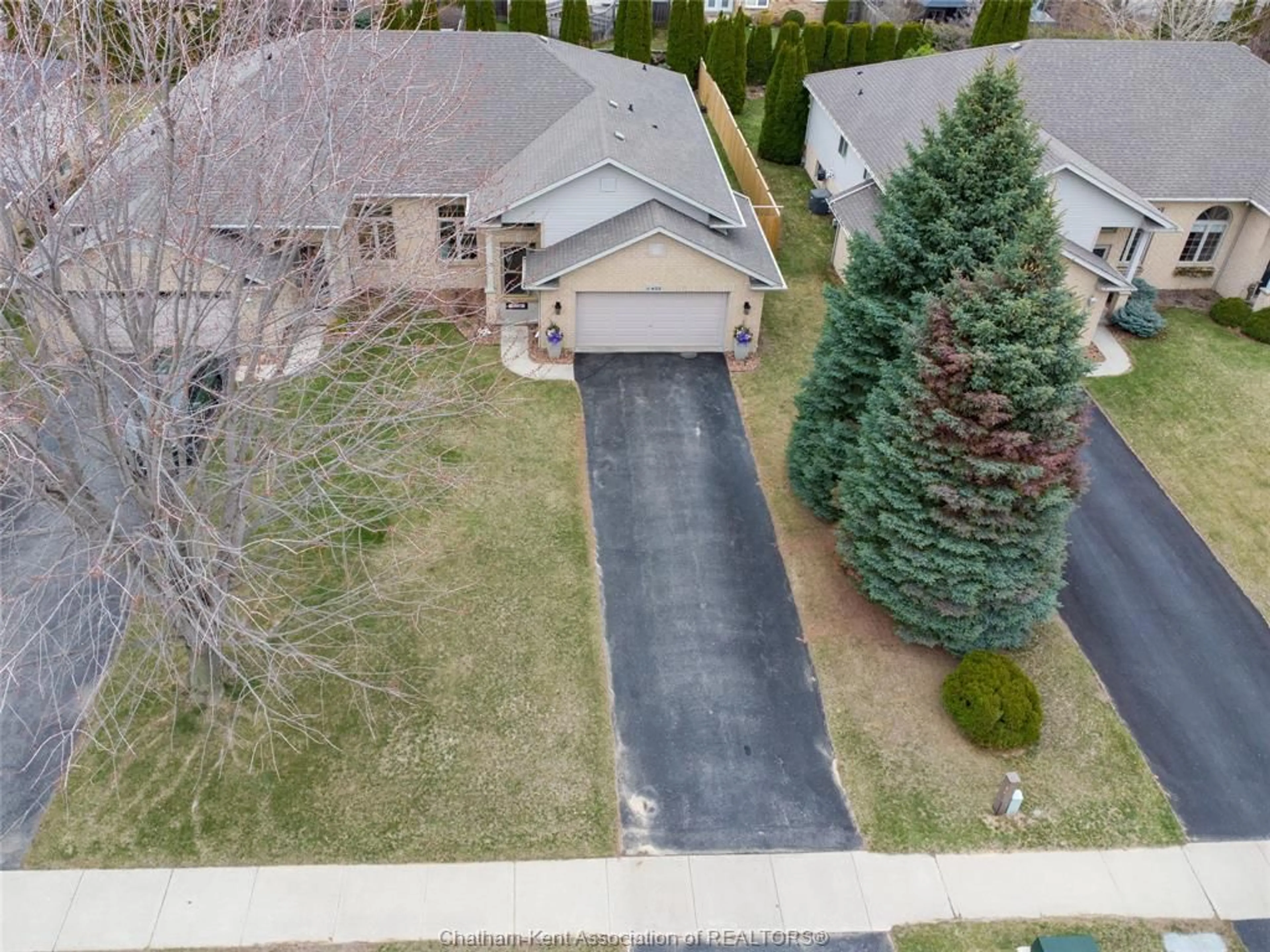 A pic from outside/outdoor area/front of a property/back of a property/a pic from drone, street for 433 Keil Trail, Chatham Ontario N7L 5R2