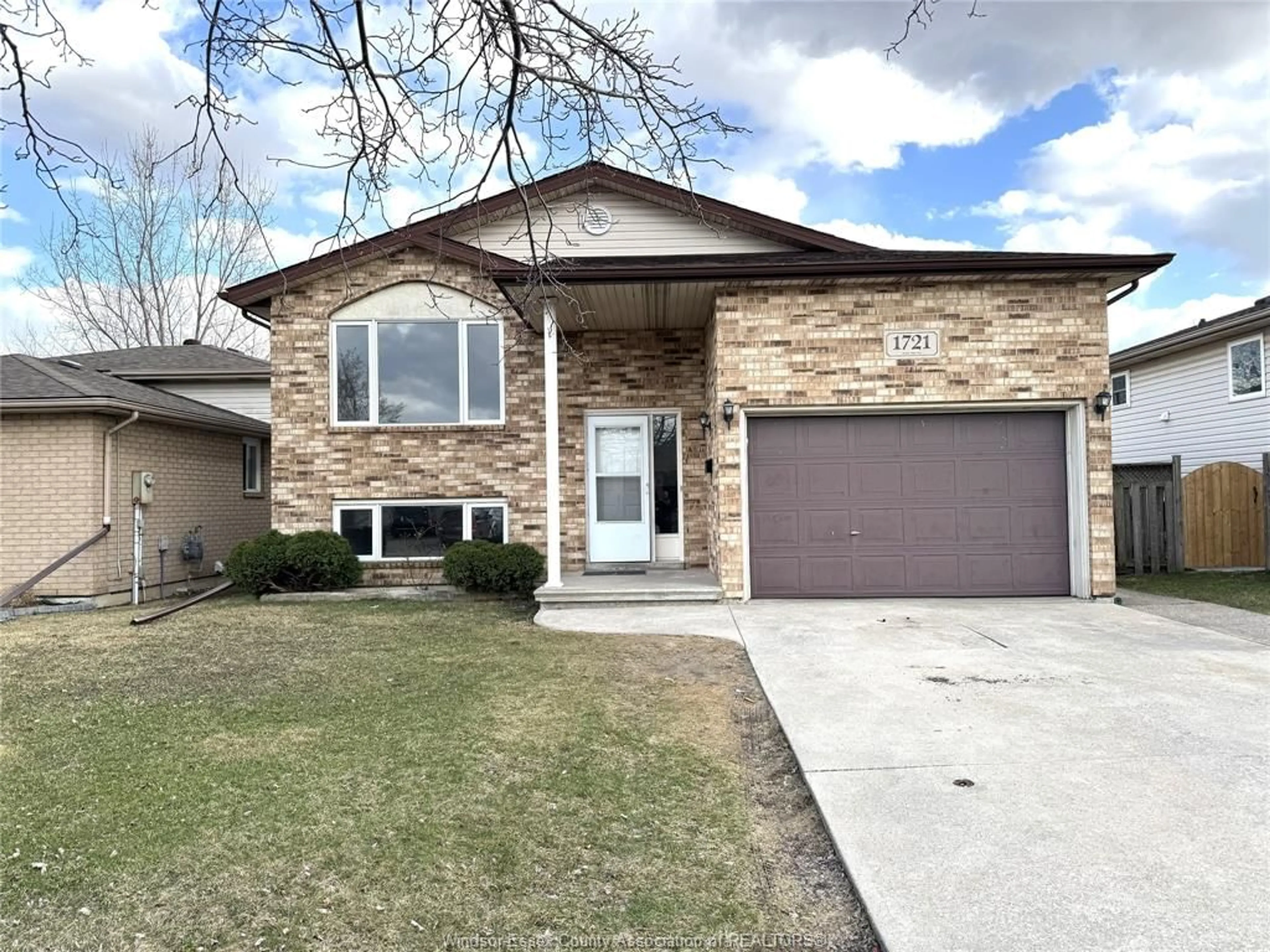 Home with brick exterior material, street for 1721 FOSTER Ave, Windsor Ontario N8W 5P9