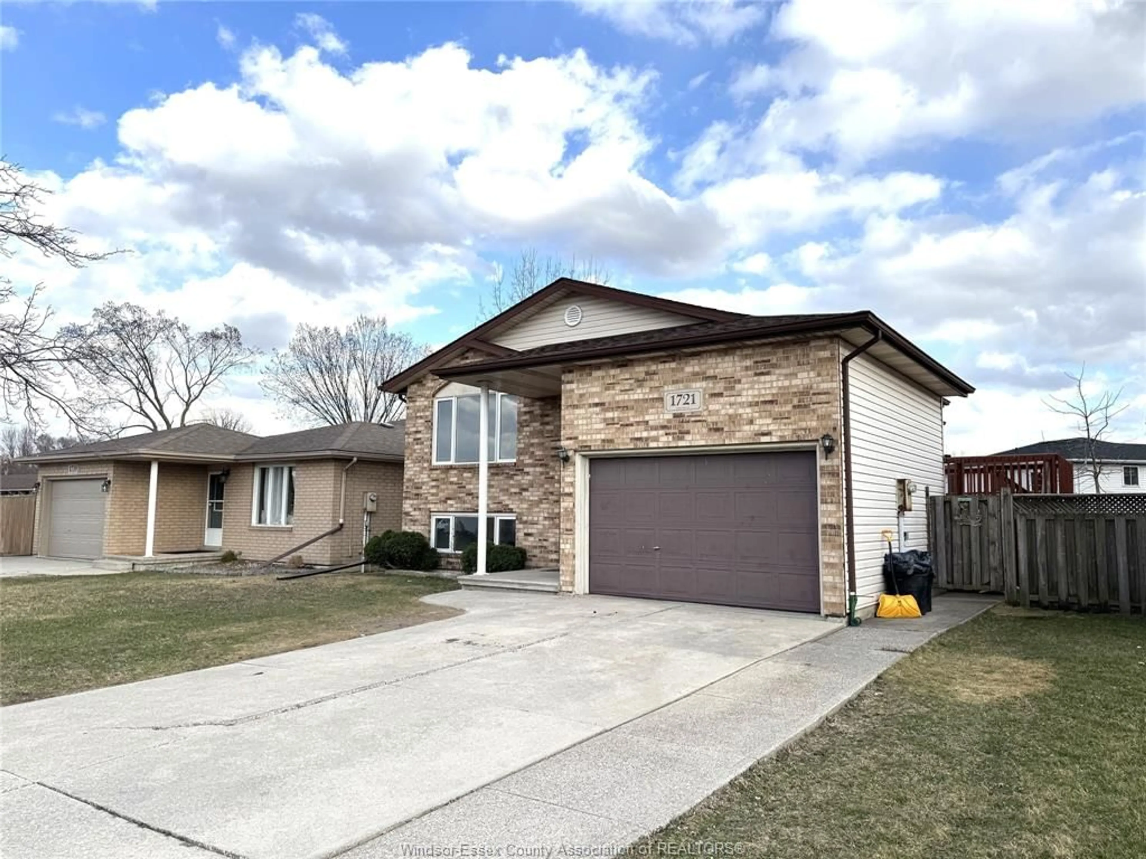 Home with brick exterior material, street for 1721 FOSTER Ave, Windsor Ontario N8W 5P9