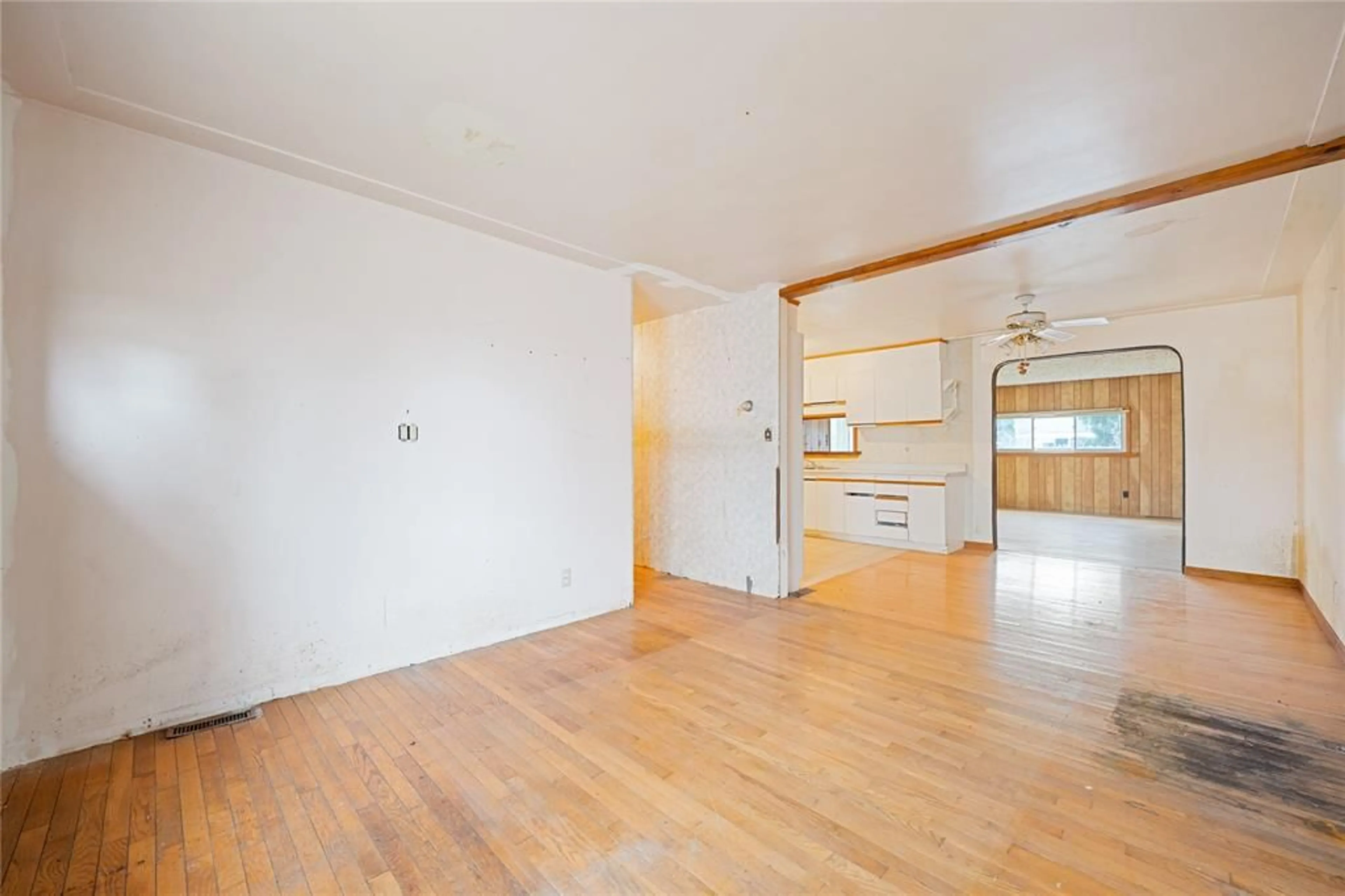 A pic of a room for 723 BENGARVIE St, Point Edward Ontario N7V 1B3