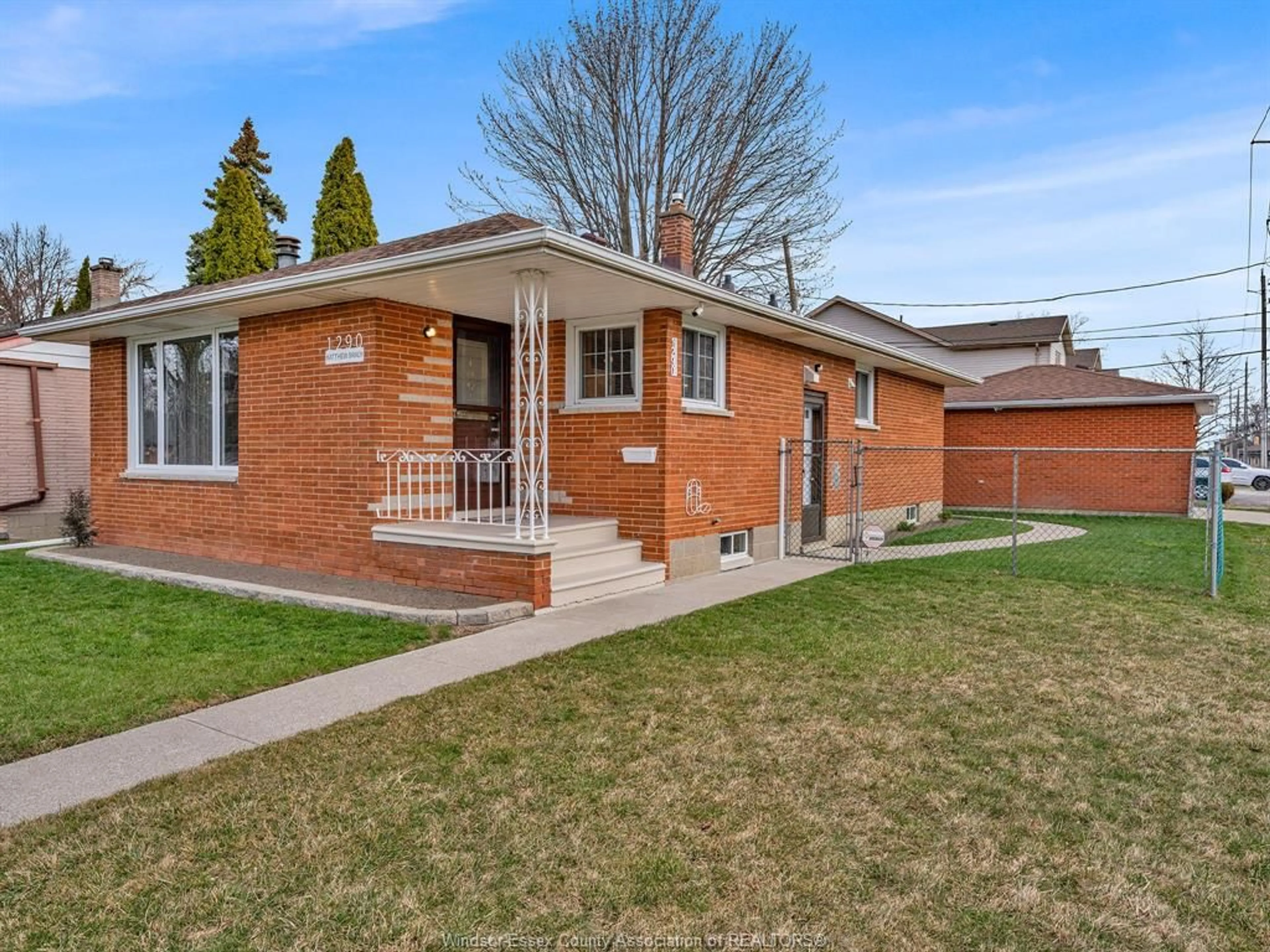 Home with brick exterior material, street for 1290 MATTHEW BRADY Blvd, Windsor Ontario N8S 3K4