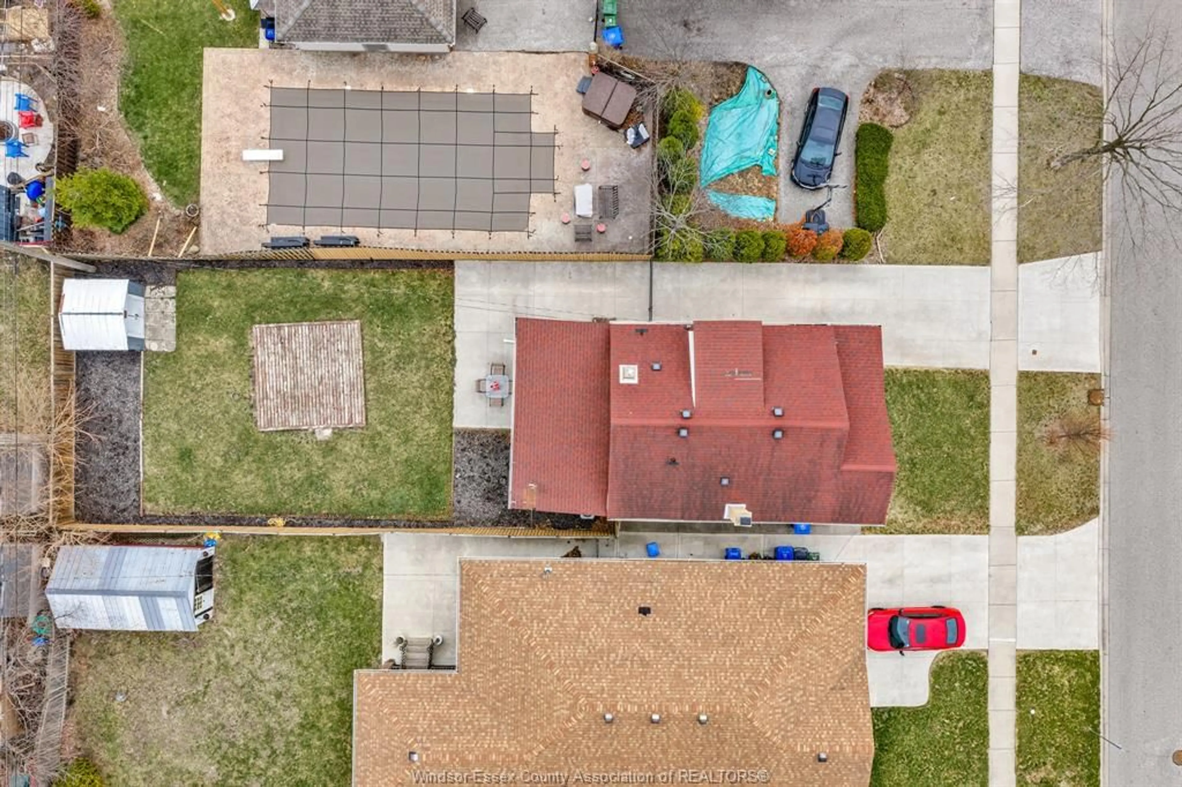 A pic from outside/outdoor area/front of a property/back of a property/a pic from drone, street for 972 ESDRAS Ave, Windsor Ontario N8S 2M9