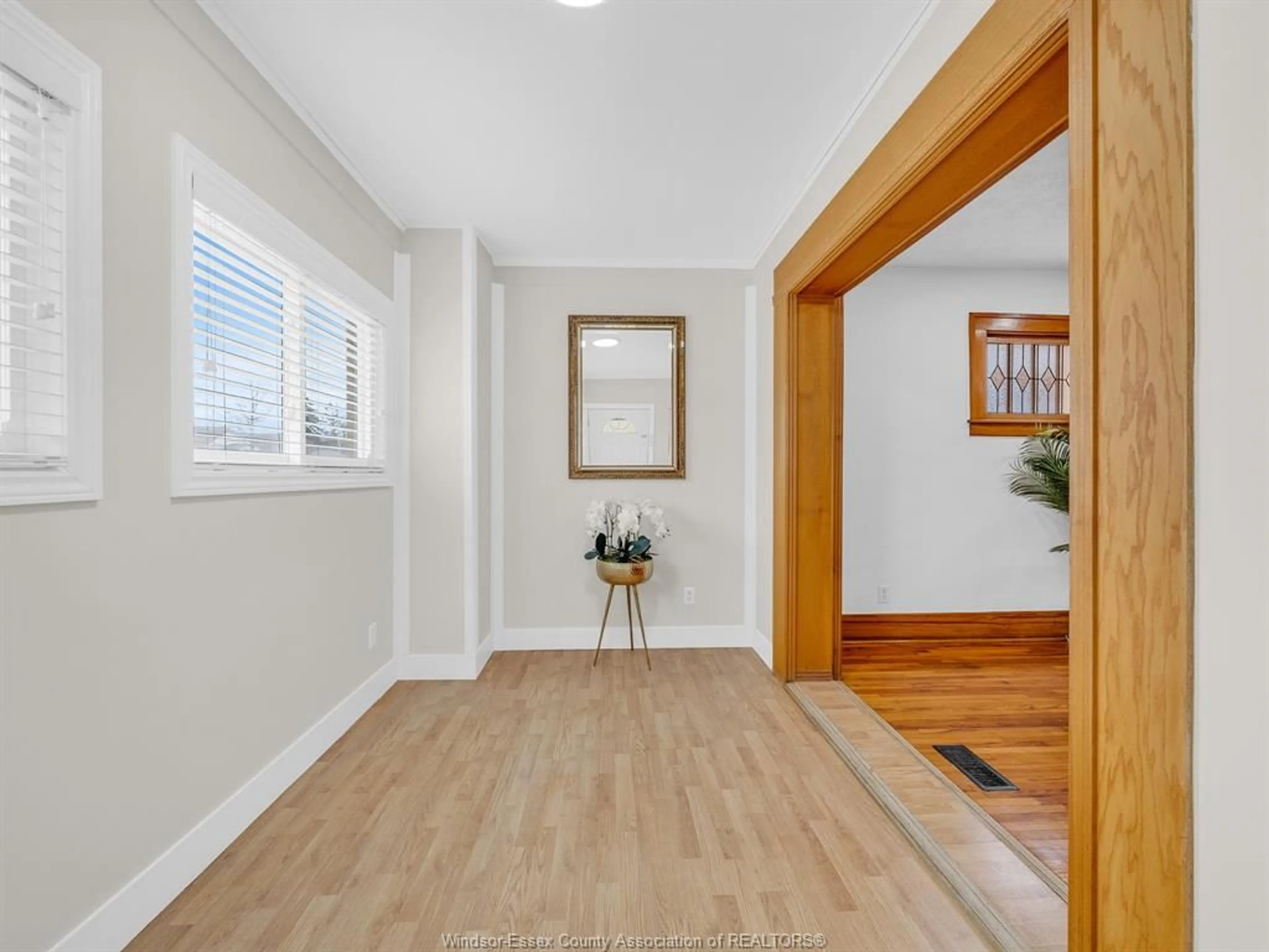 Indoor entryway for 972 ESDRAS Ave, Windsor Ontario N8S 2M9