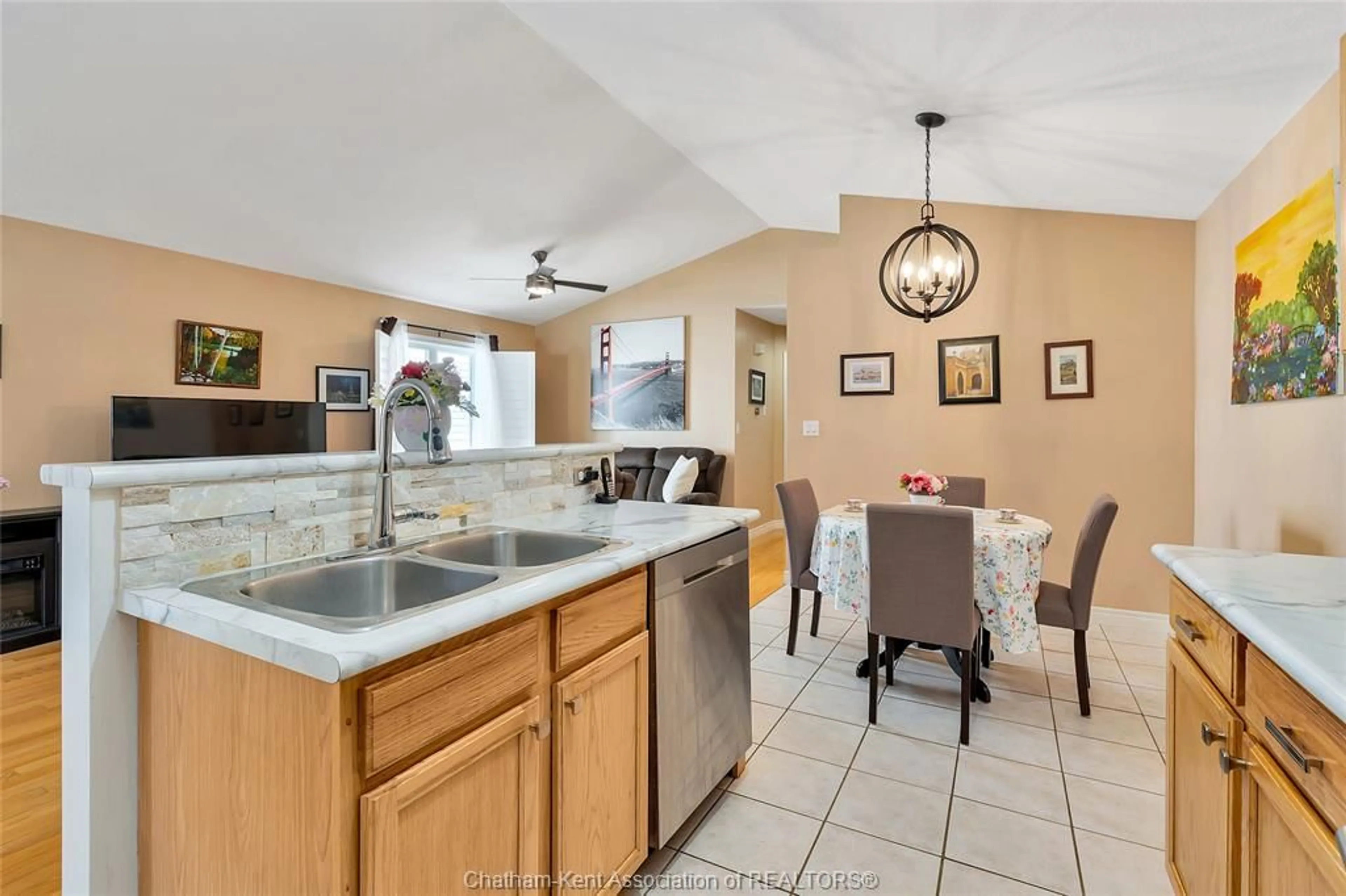 Open concept kitchen, ceramic/tile floor for 10 Villa Crt, Chatham Ontario N7L 5P5