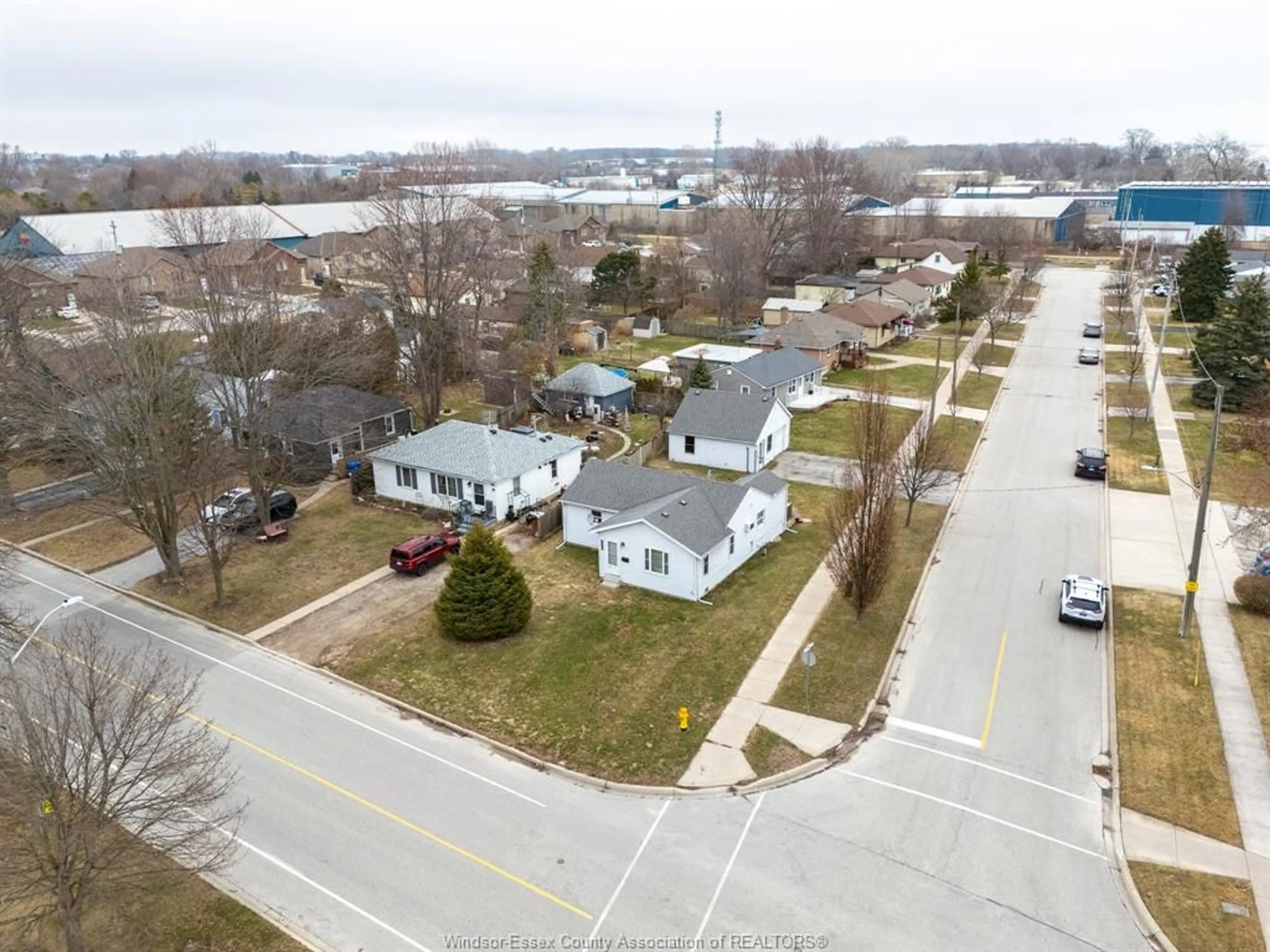 A pic from outside/outdoor area/front of a property/back of a property/a pic from drone, street for 247 LANSDOWNE Ave, Kingsville Ontario N9Y 1S7
