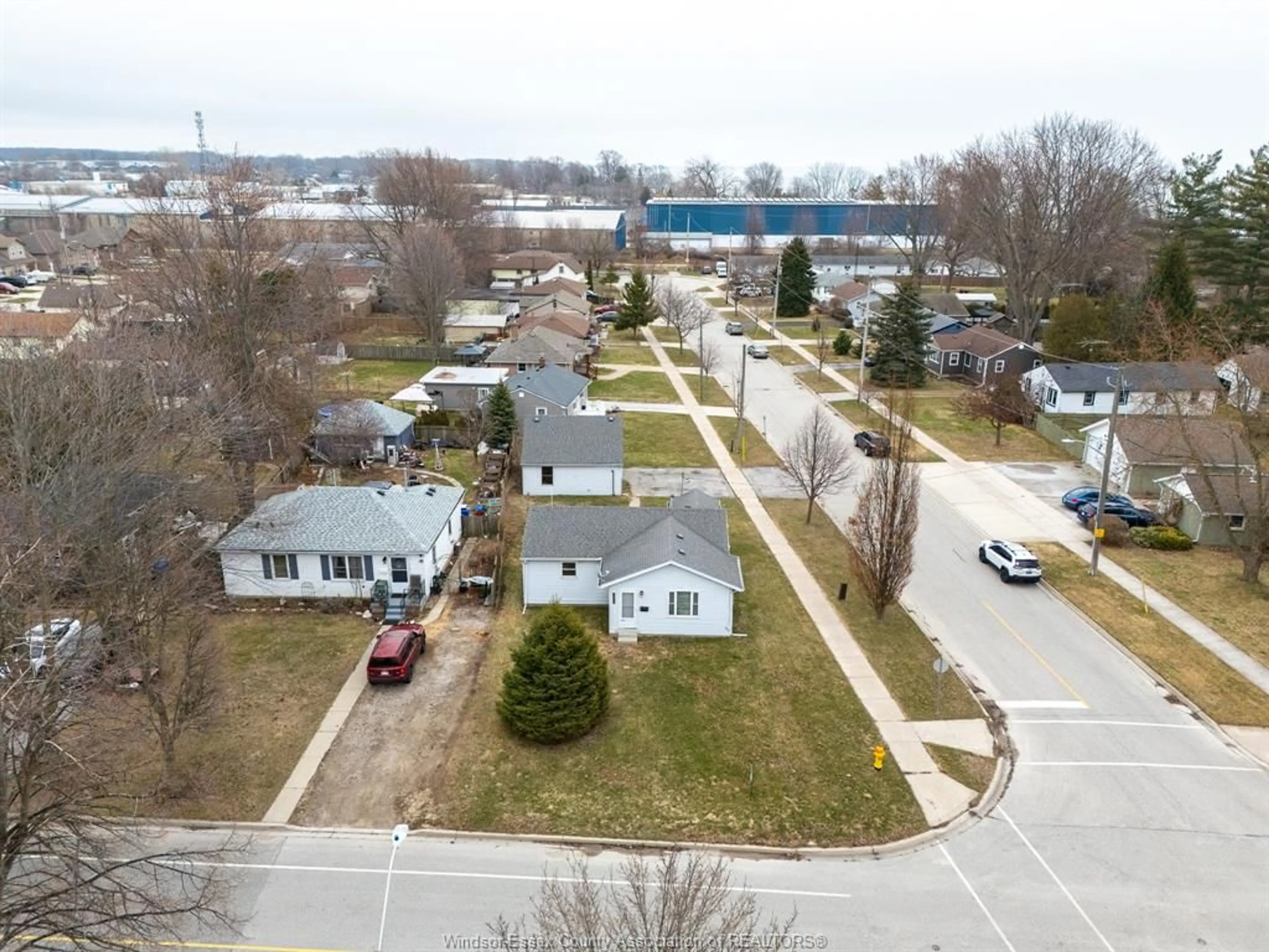 A pic from outside/outdoor area/front of a property/back of a property/a pic from drone, street for 247 LANSDOWNE Ave, Kingsville Ontario N9Y 1S7