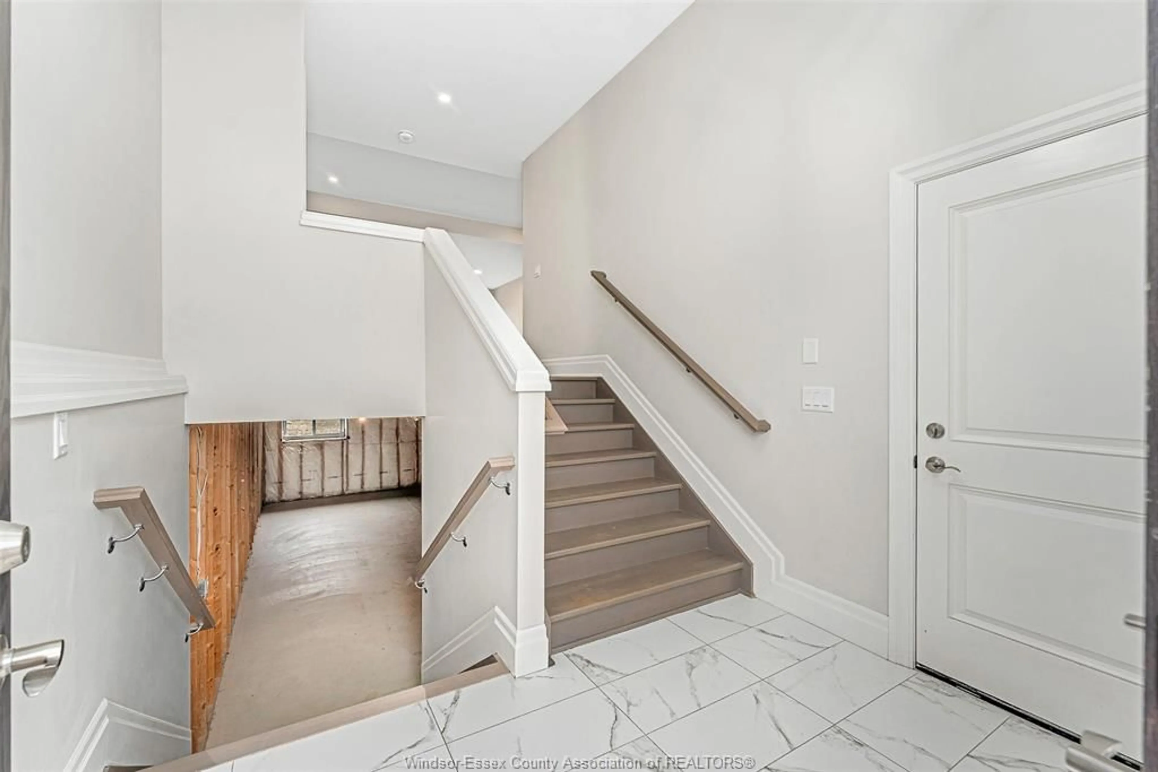 Stairs for 149 REED St, Essex Ontario N8M 0B1