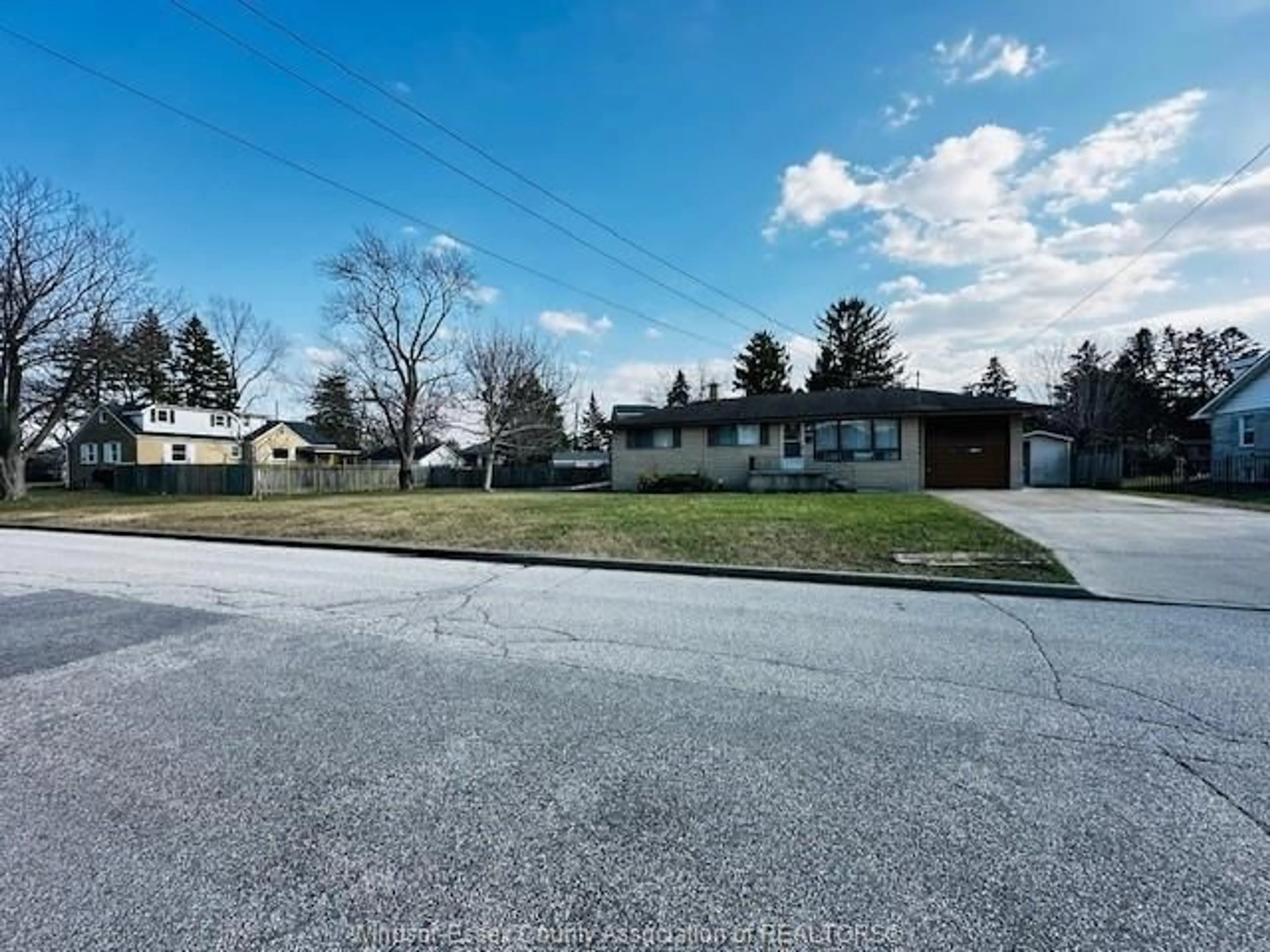 A pic from outside/outdoor area/front of a property/back of a property/a pic from drone, street for 921 KENNEDY Dr, Windsor Ontario N9G 1T2