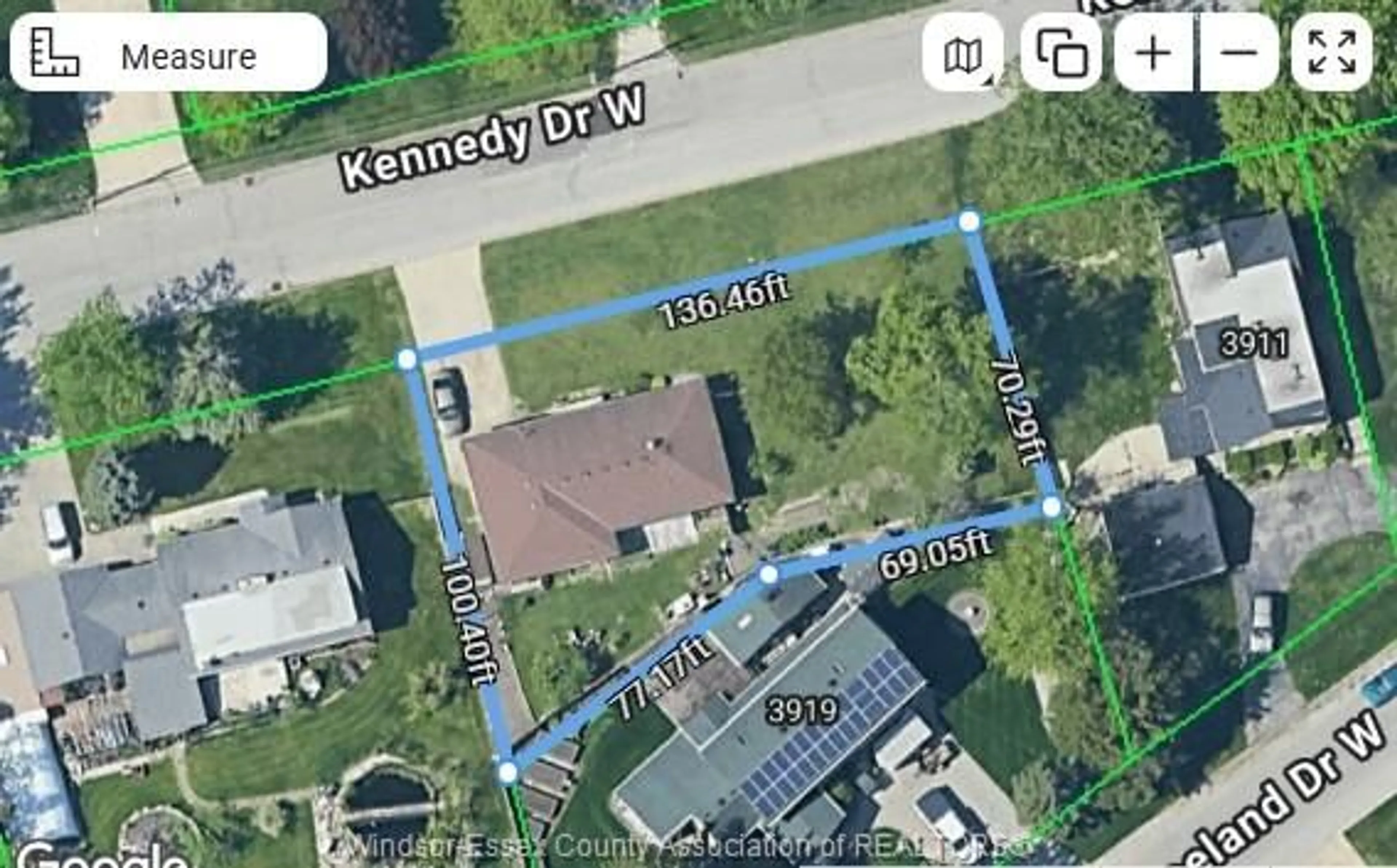 A pic from outside/outdoor area/front of a property/back of a property/a pic from drone, street for 921 KENNEDY Dr, Windsor Ontario N9G 1T2
