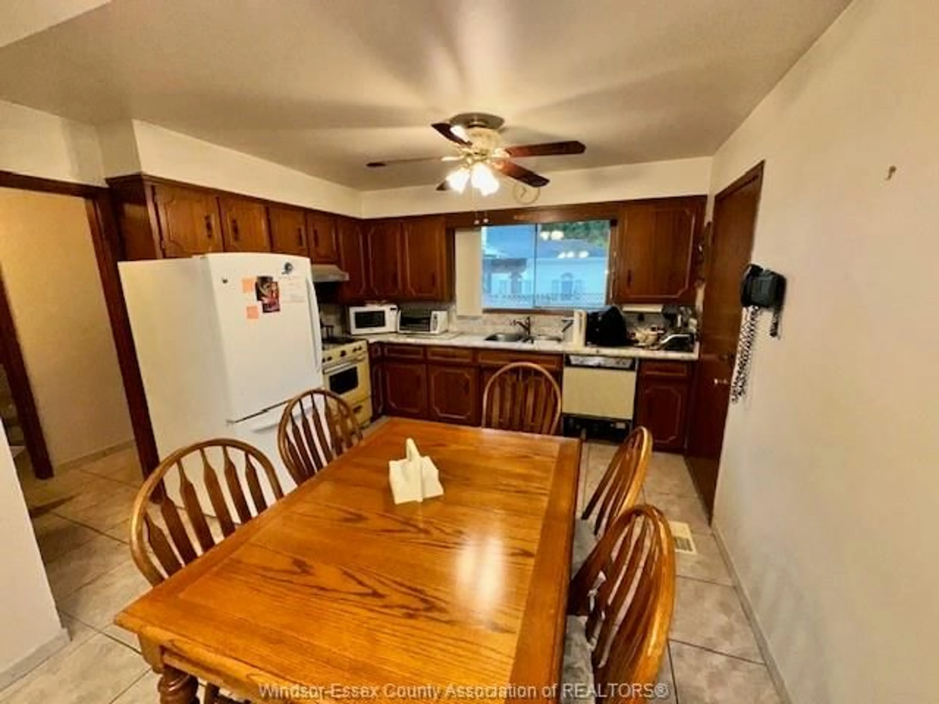 Standard kitchen, unknown for 921 KENNEDY Dr, Windsor Ontario N9G 1T2