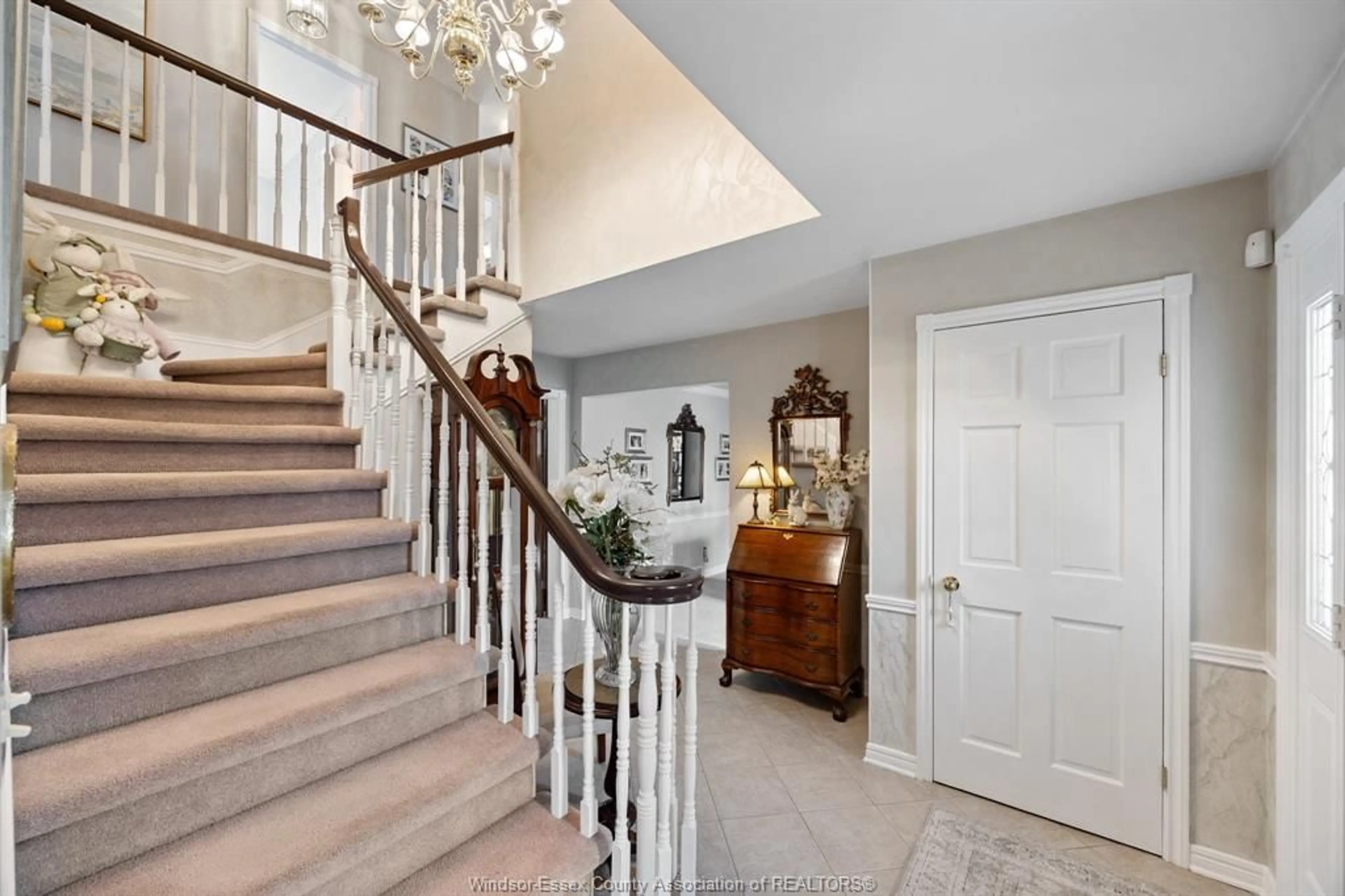 Indoor entryway for 3560 DRIFTWOOD, Windsor Ontario N9E 4G9