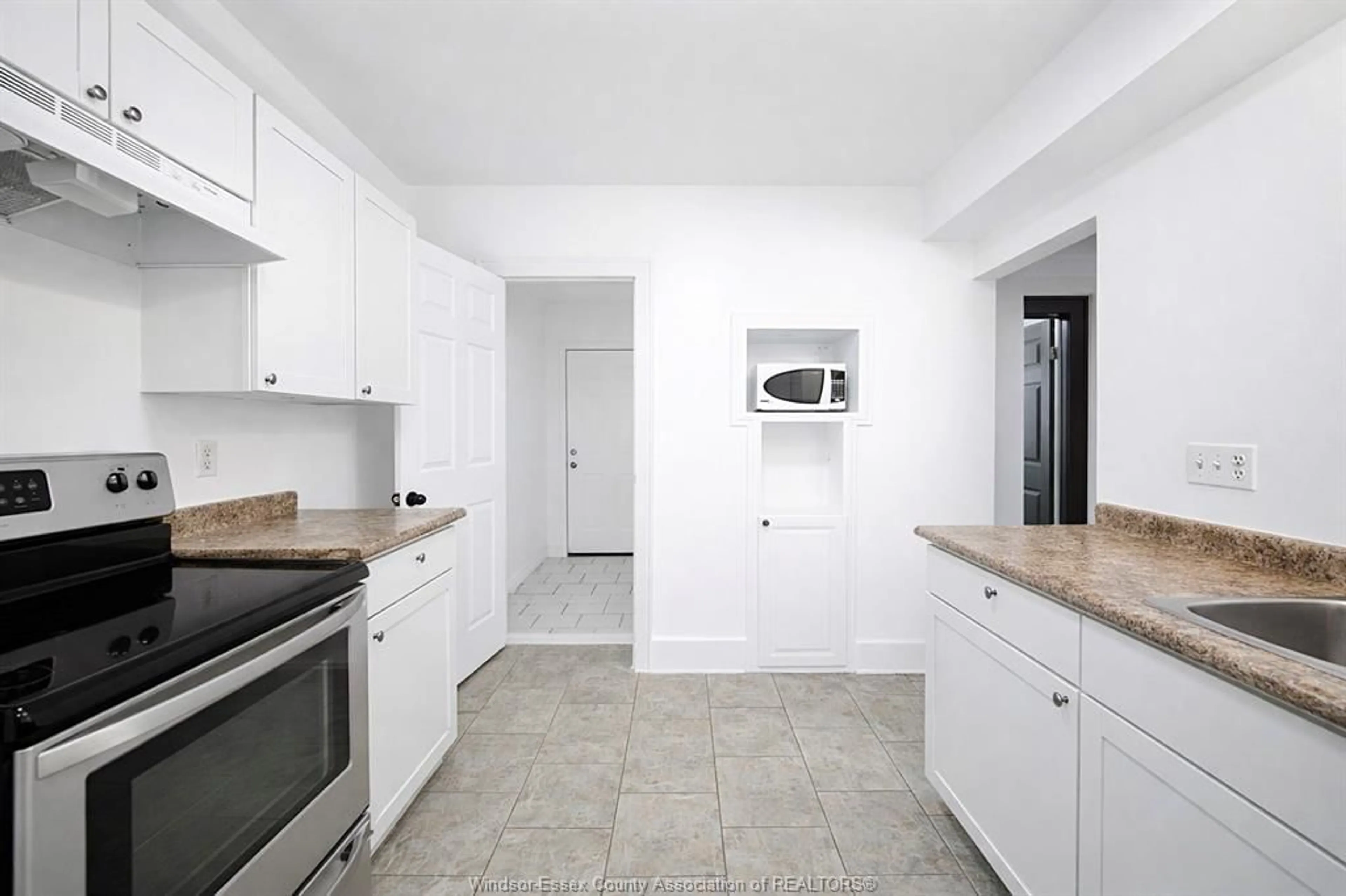 Standard kitchen, ceramic/tile floor for 3463 HARRIS St, Windsor Ontario N9C 1N6