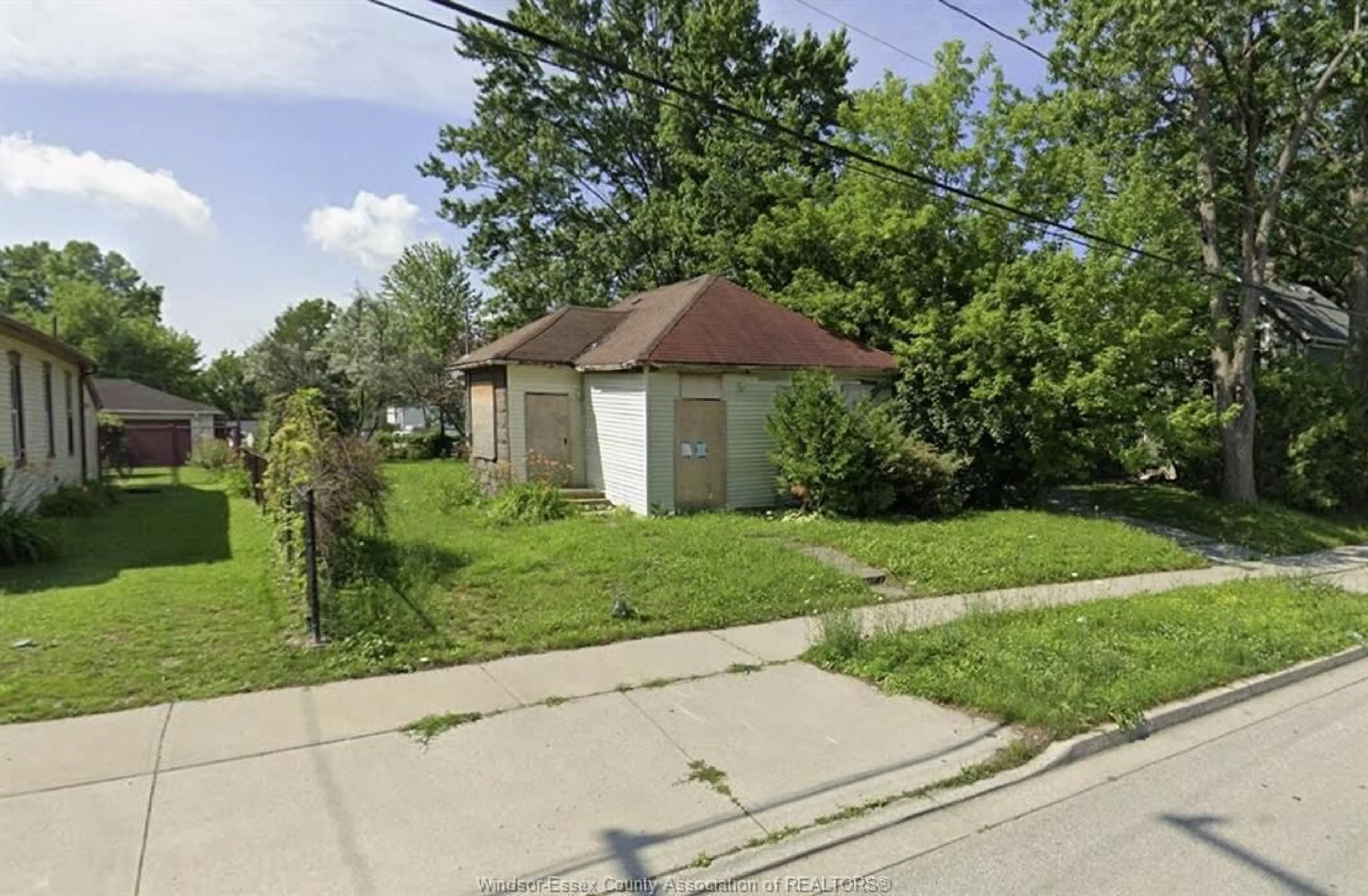 Shed for 219 DEVINE St, Sarnia Ontario N7T 1T3