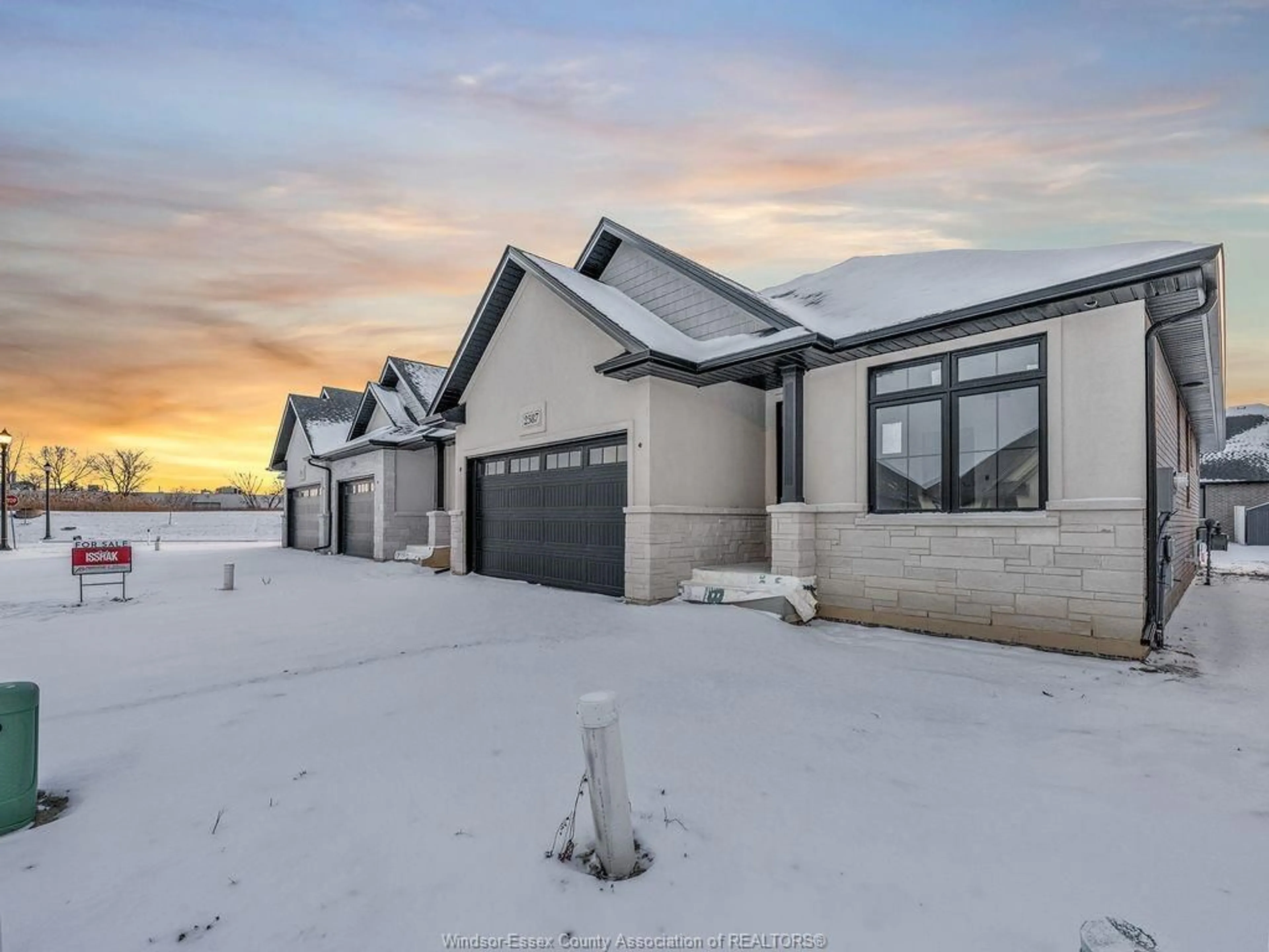 Unknown for 2587 BARKLEY Ave, Windsor Ontario N8P 0E9