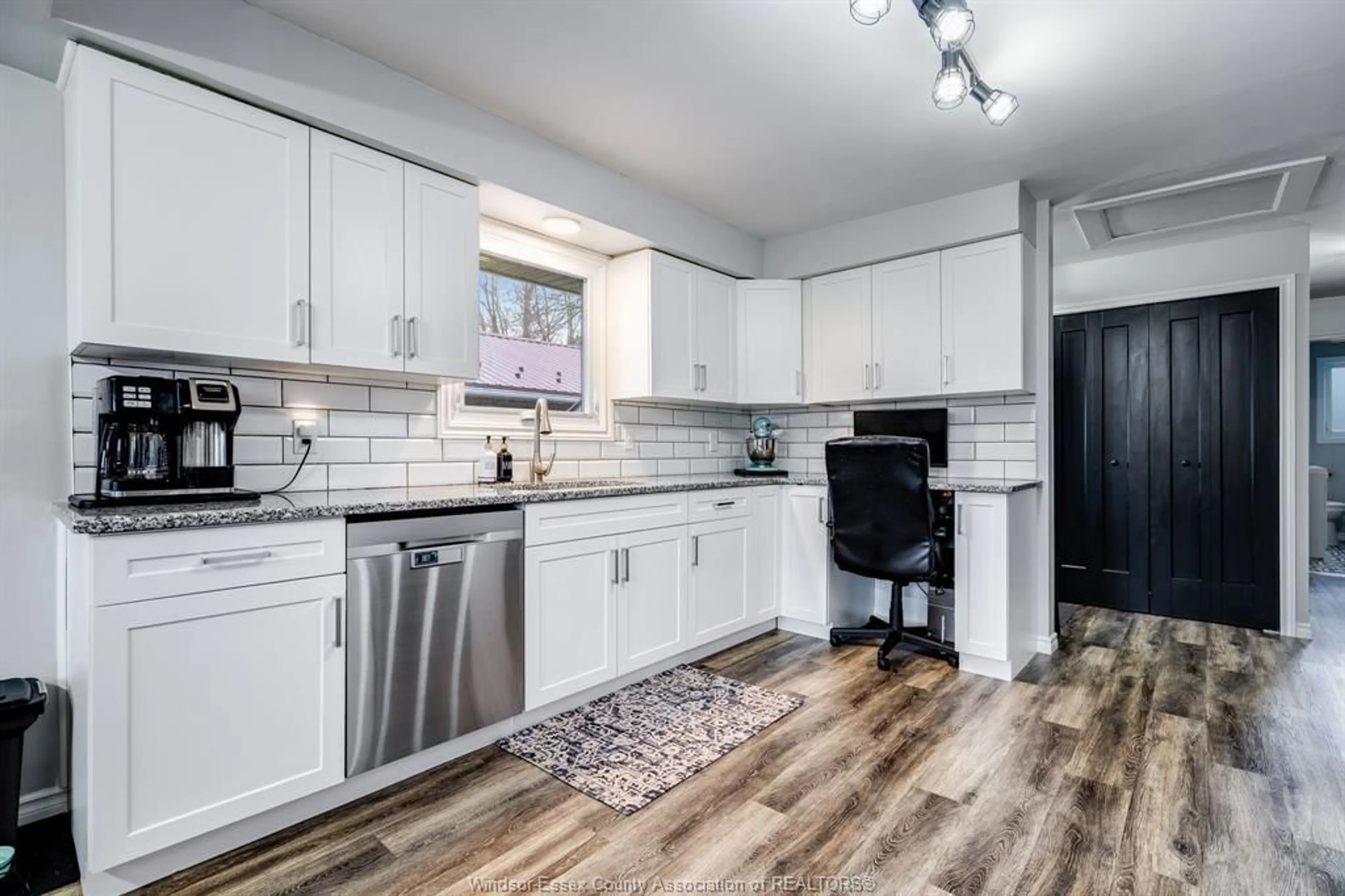 Open concept kitchen, unknown for 7015 Main St, Comber Ontario N0P 1J0