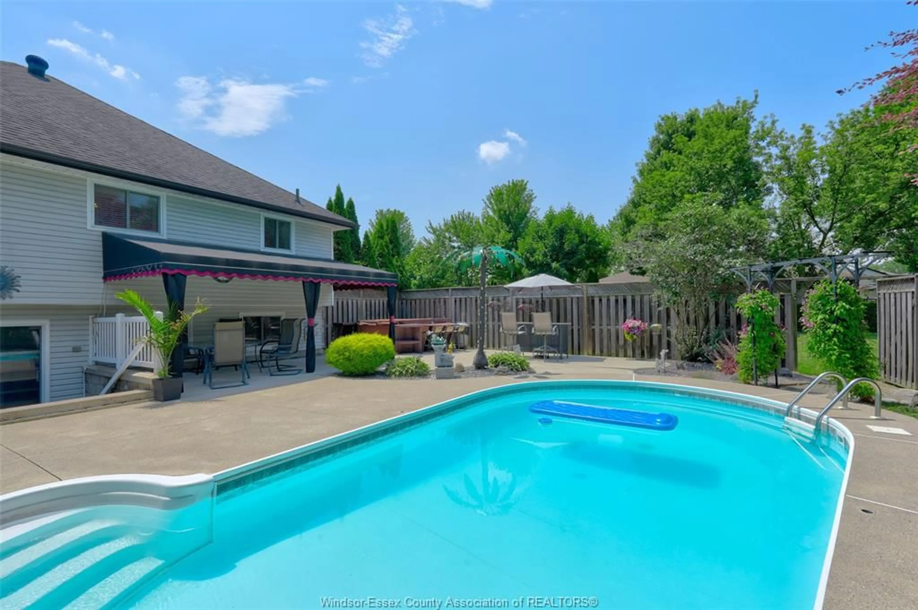 Pool for 12470 Little River Blvd, Tecumseh Ontario N8N 4V4