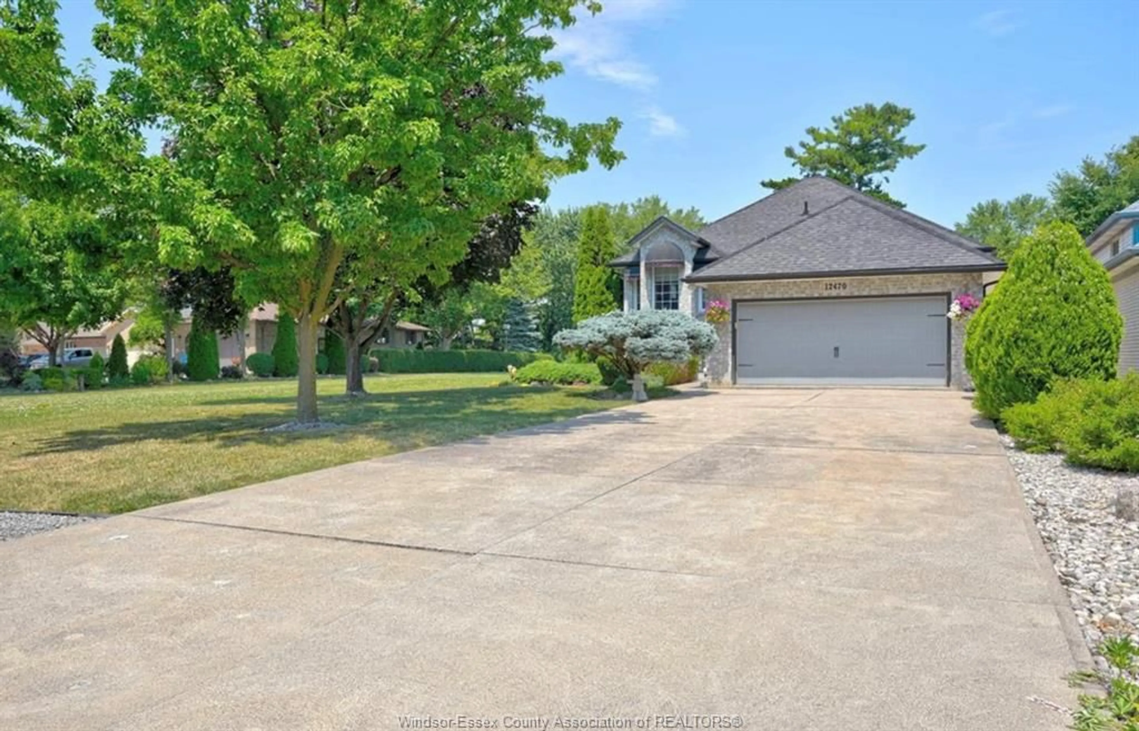 A pic from outside/outdoor area/front of a property/back of a property/a pic from drone, street for 12470 Little River Blvd, Tecumseh Ontario N8N 4V4