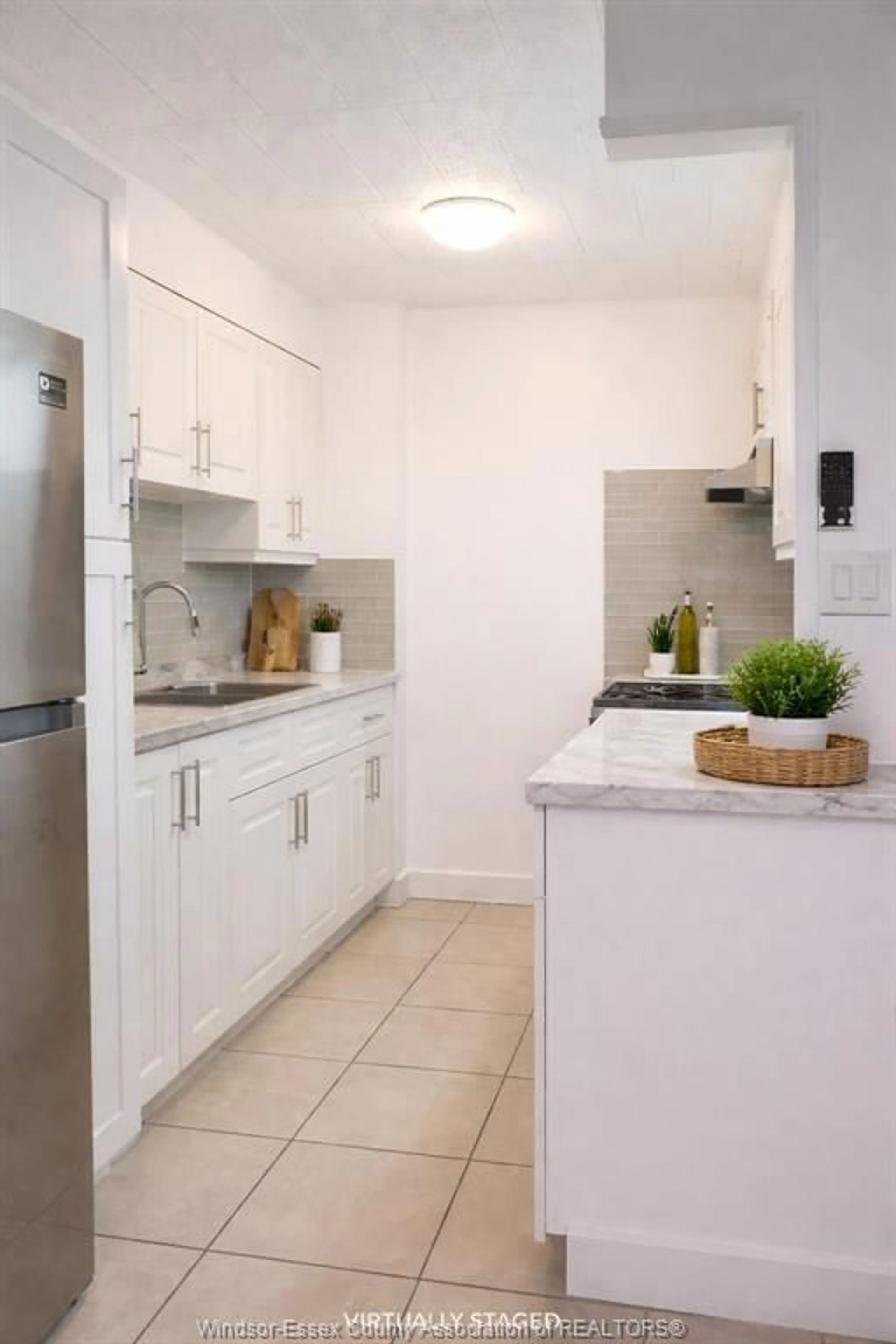 Standard kitchen, ceramic/tile floor for 6513 THORNBERRY Cres, Windsor Ontario N8T 3A6