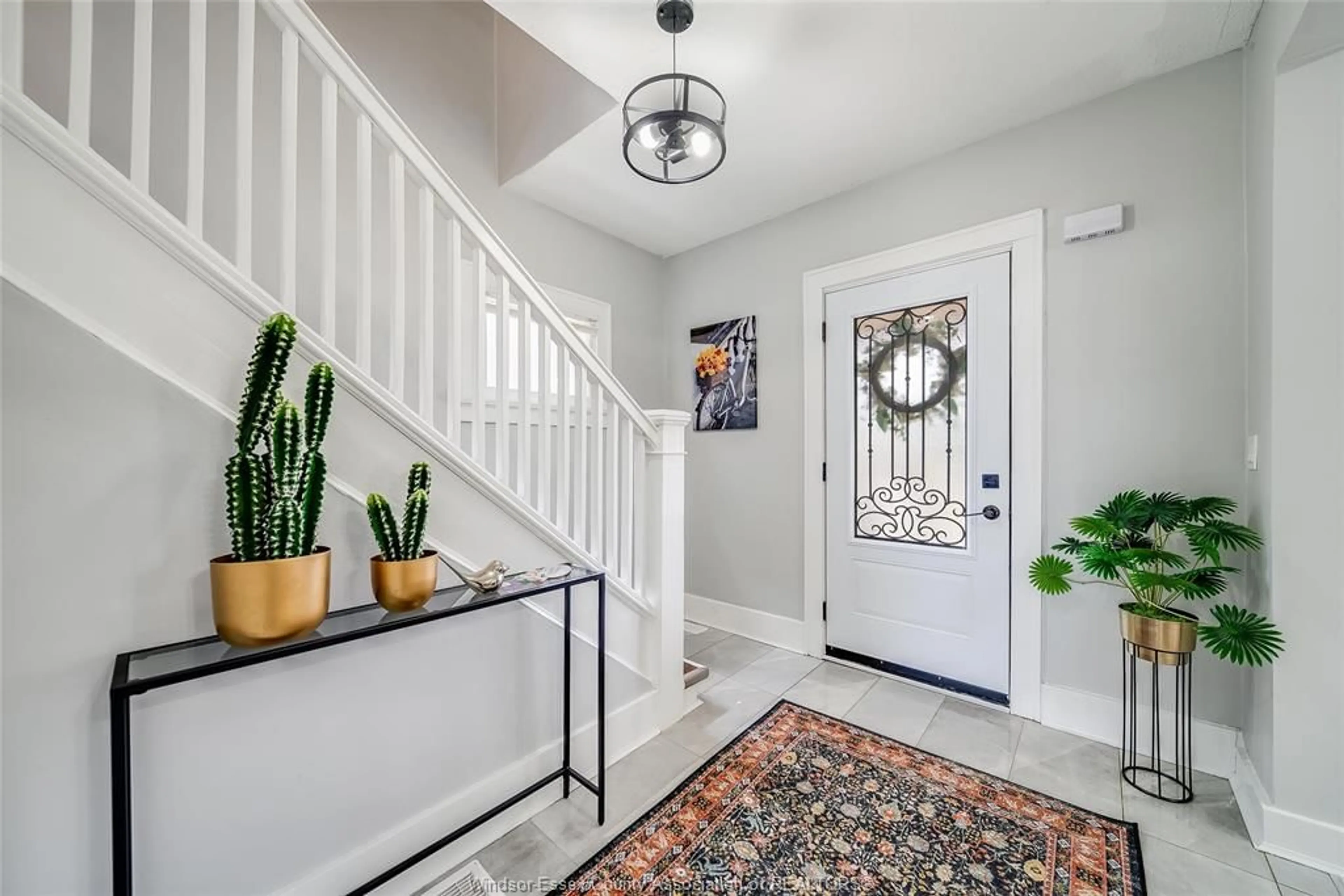 Indoor entryway for 1511 HALL, Windsor Ontario N8X 4R6