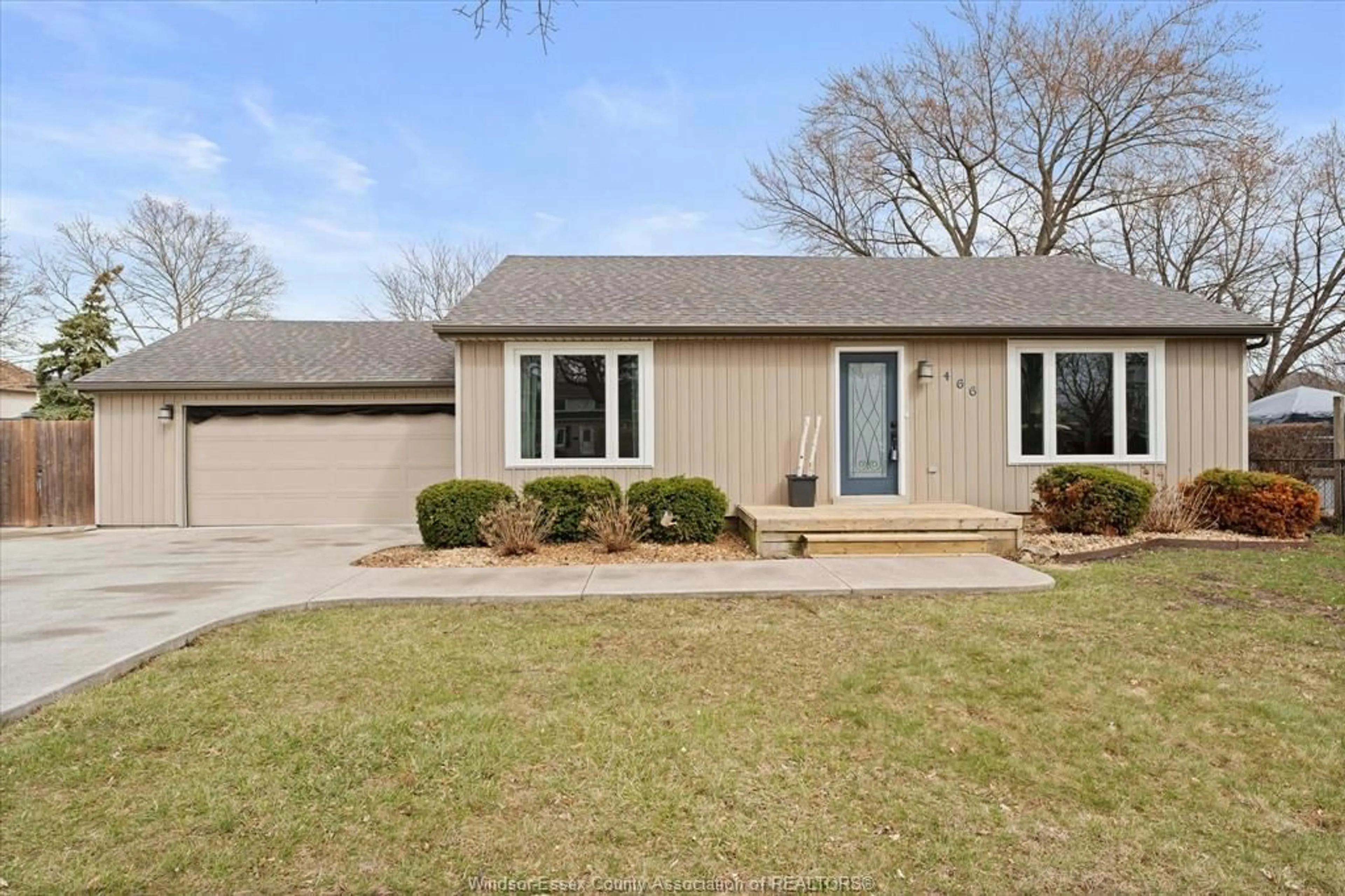 Home with vinyl exterior material, street for 466 St. Pierre, Tecumseh Ontario N8N 1Y9