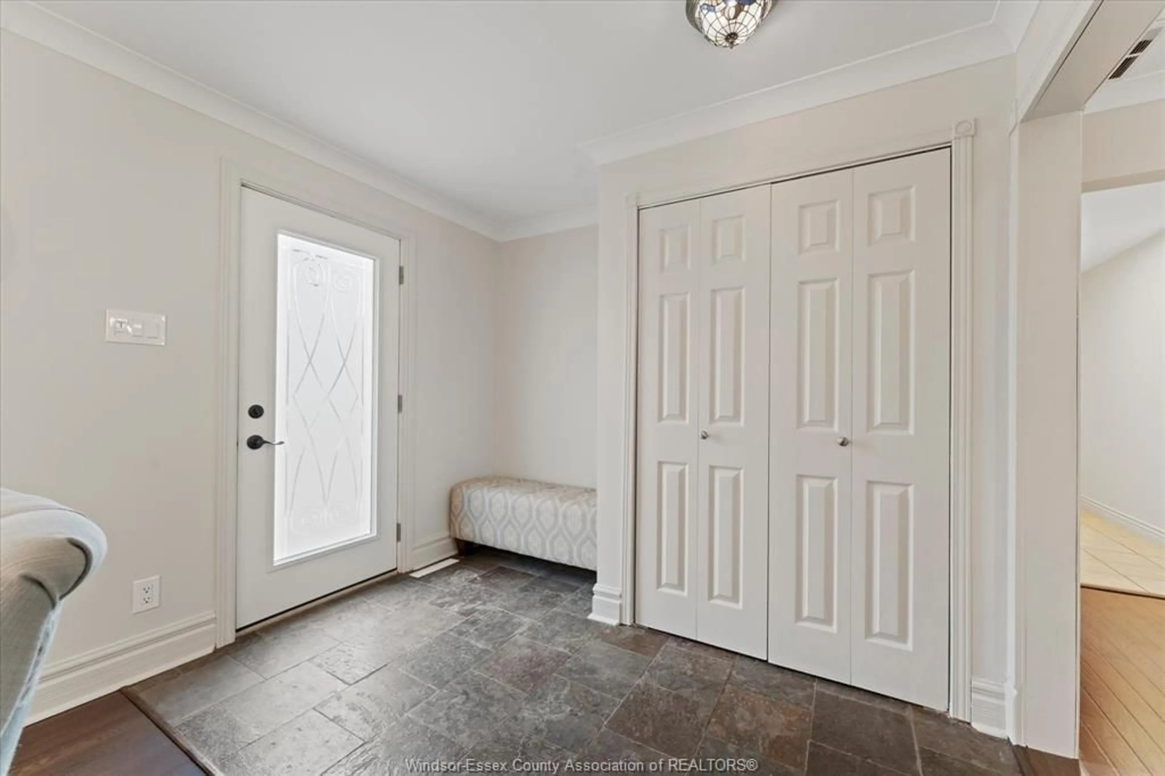 Indoor entryway for 466 St. Pierre, Tecumseh Ontario N8N 1Y9