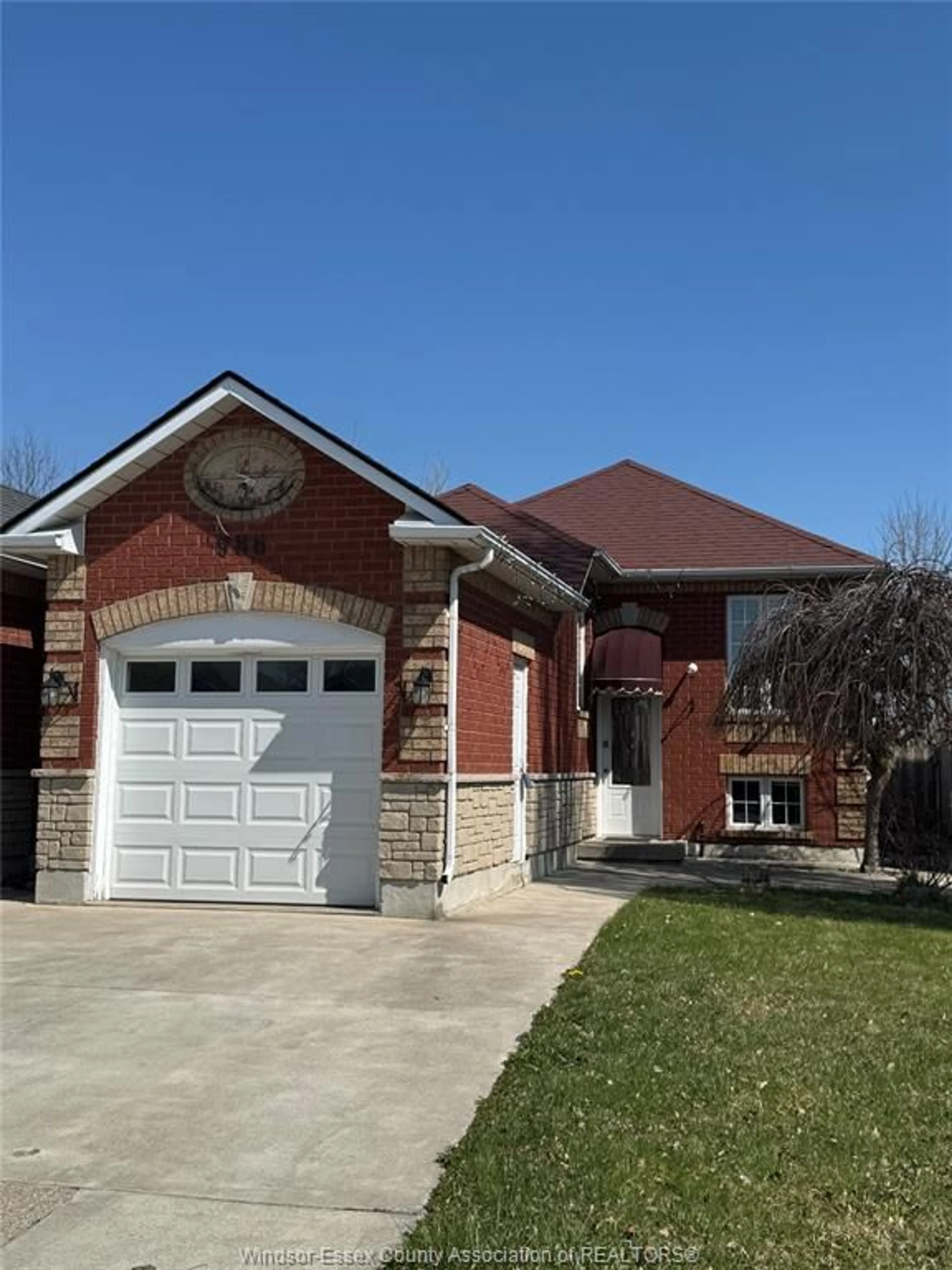 Home with brick exterior material, street for 986 LEMONWOOD Cres, Windsor Ontario N9G 2E7