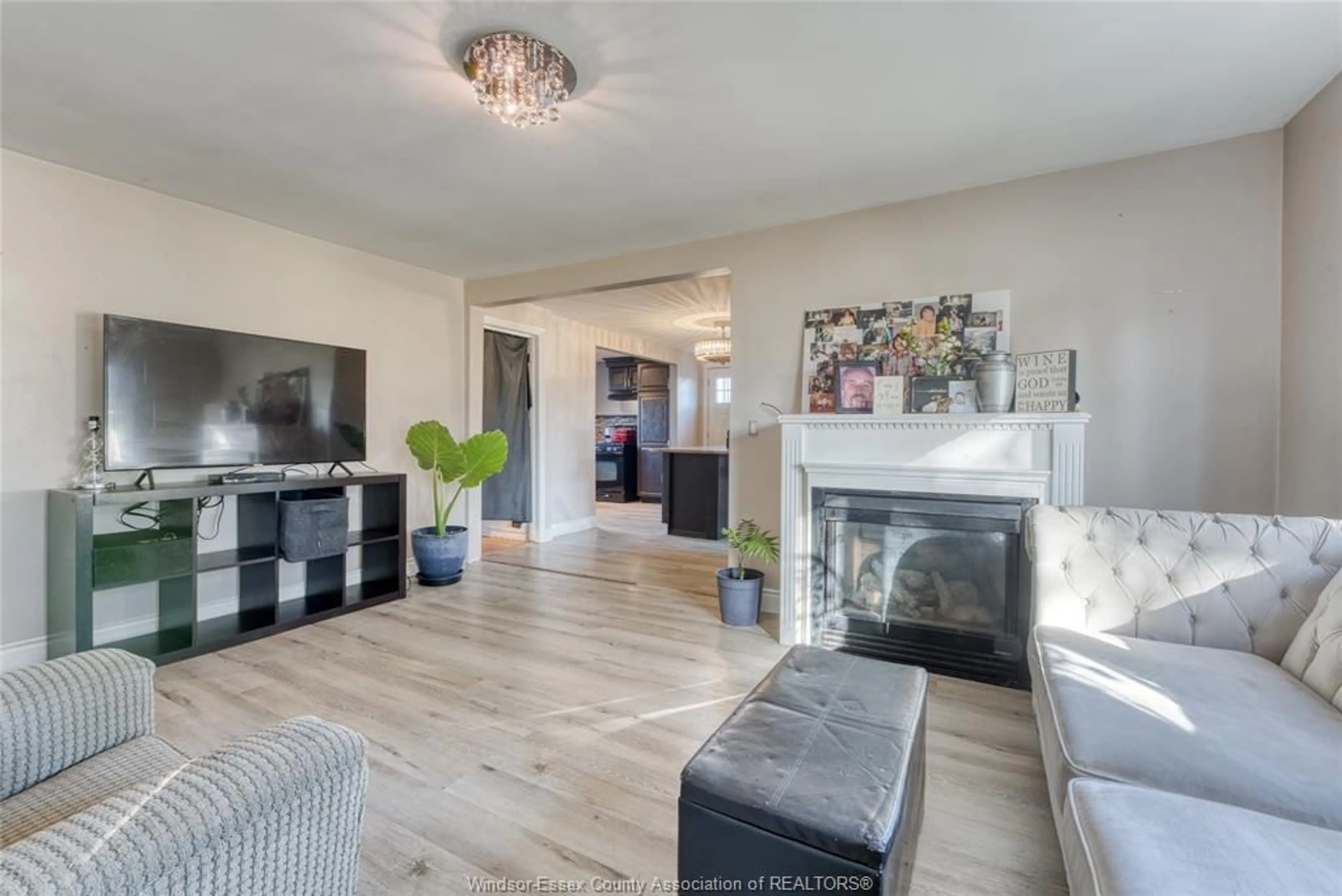 Living room with furniture, wood/laminate floor for 625 SYDENHAM St, Colchester Ontario N0R 1G0