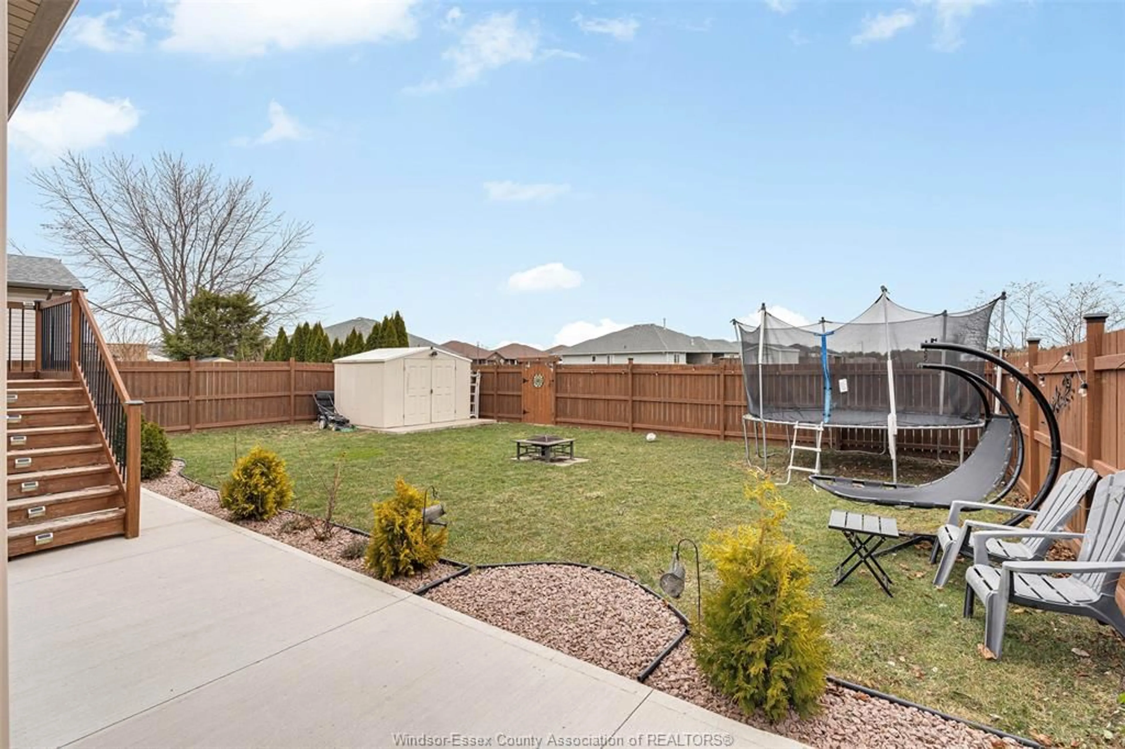 A pic from outside/outdoor area/front of a property/back of a property/a pic from drone, unknown for 796 RICHMOND St, Amherstburg Ontario N9V 4A3