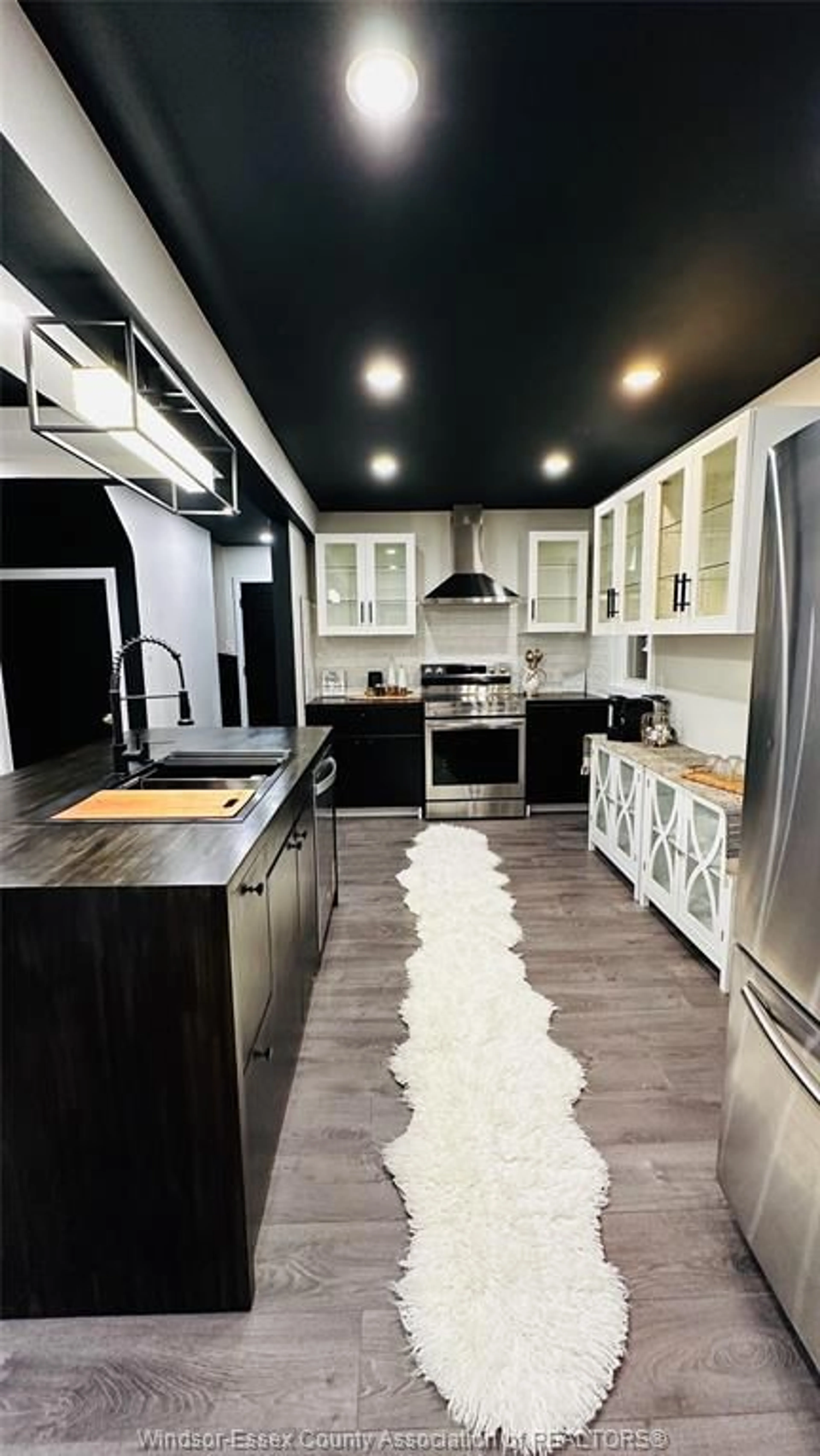 Contemporary kitchen, unknown for 3519 TECUMSEH Rd, Windsor Ontario N9C 2B6