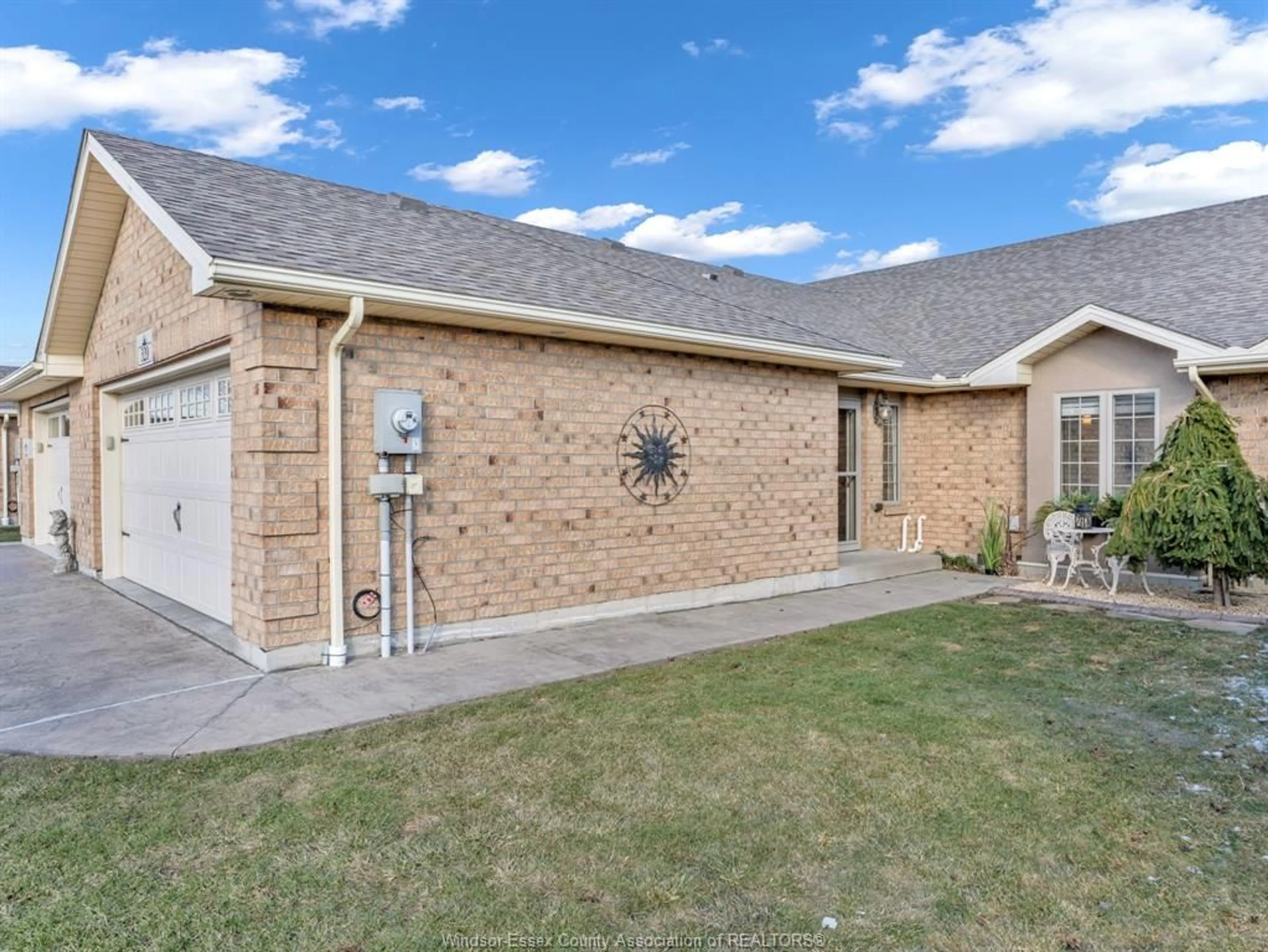 Home with brick exterior material, street for 520 GOLFVIEW Dr, Amherstburg Ontario N9V 0A2