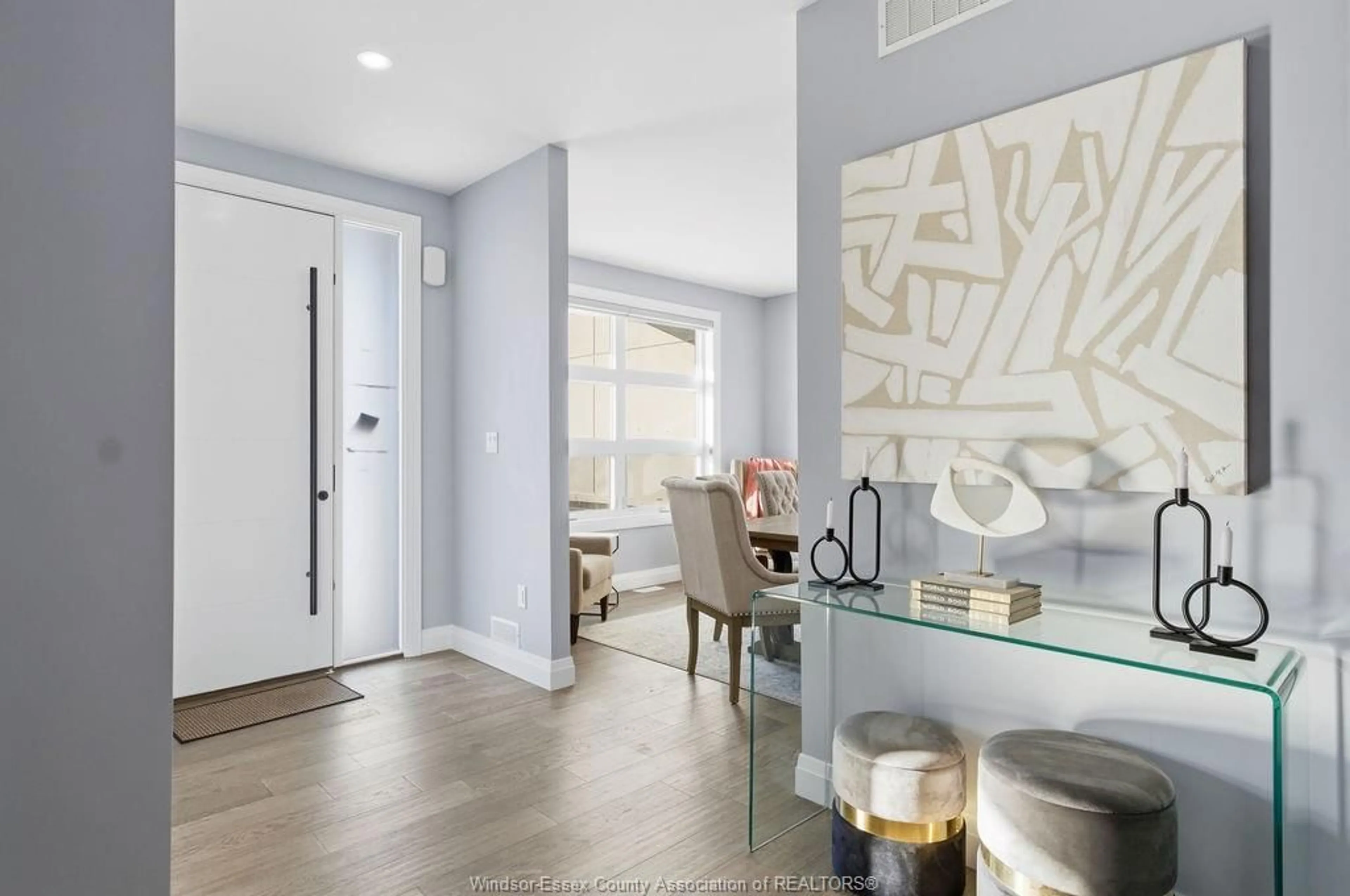 Indoor entryway for 26 GREGORY Ave, Kingsville Ontario N9Y 0C8