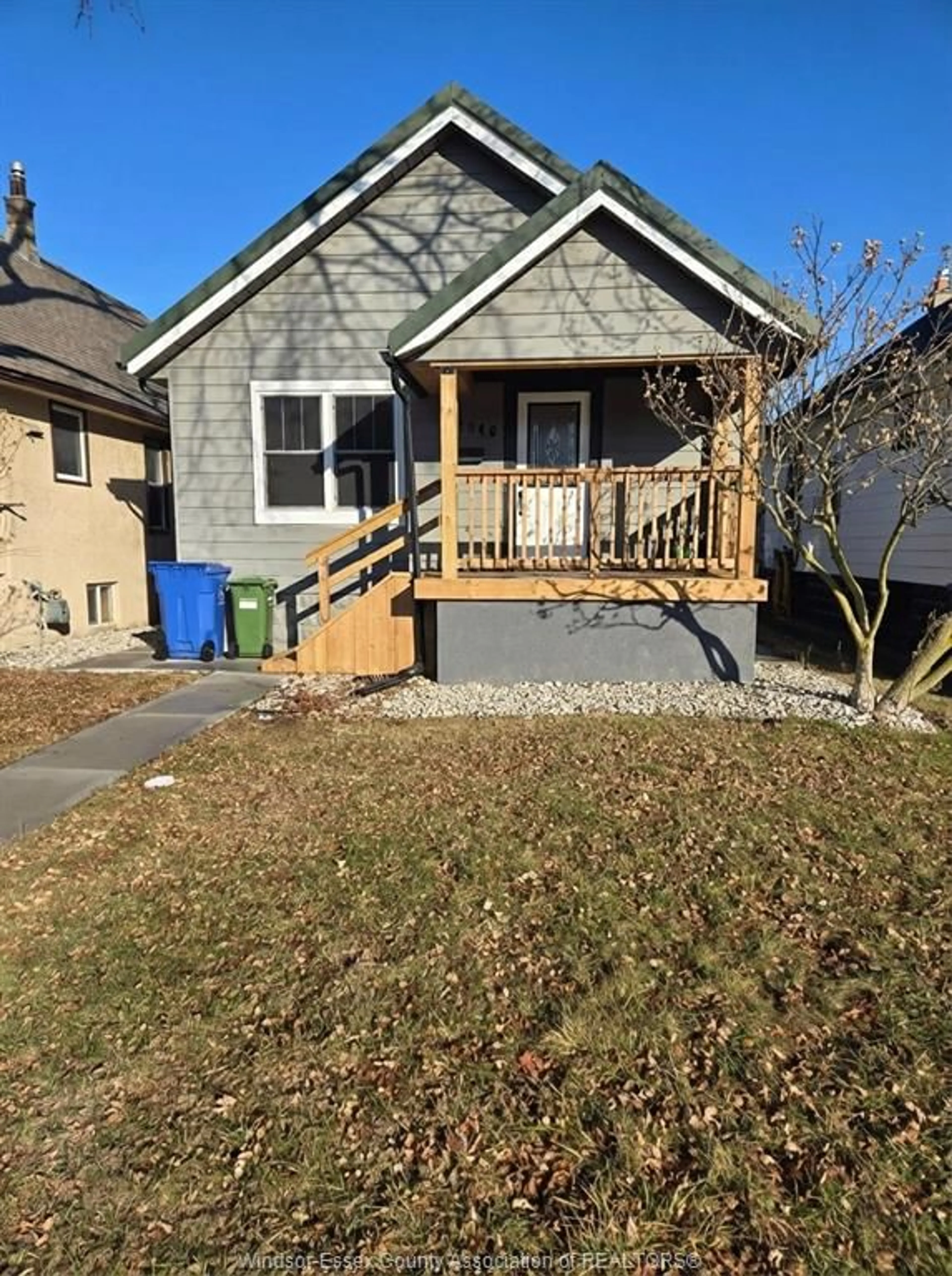 Home with vinyl exterior material, street for 1046 ELSMERE, Windsor Ontario N9A 2B2