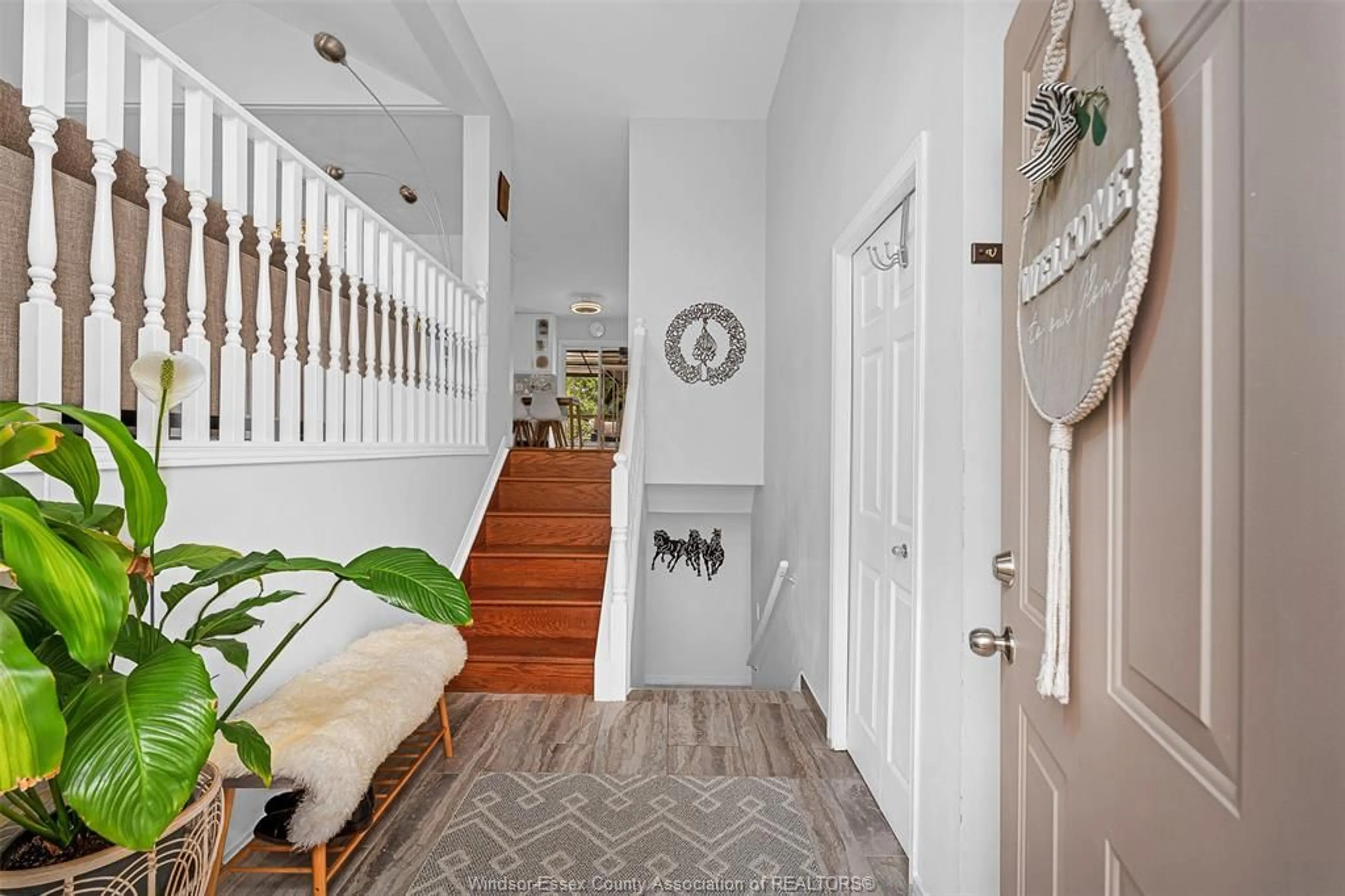 Indoor entryway for 3888 ARISTOTLE Cres, Windsor Ontario N9G 2N9