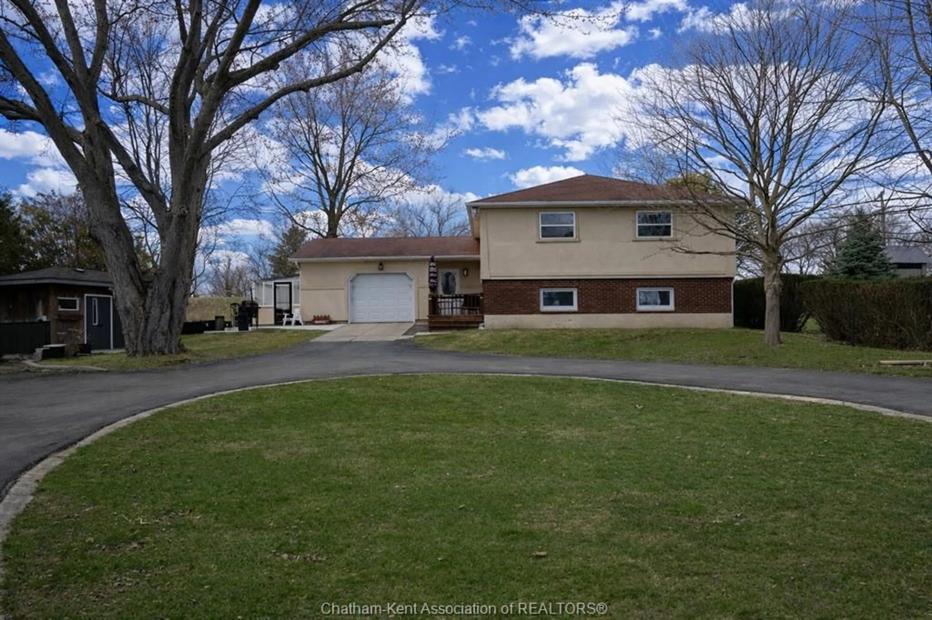 A pic from outside/outdoor area/front of a property/back of a property/a pic from drone, street for 418 Talbot St, Blenheim Ontario N0P 1A0