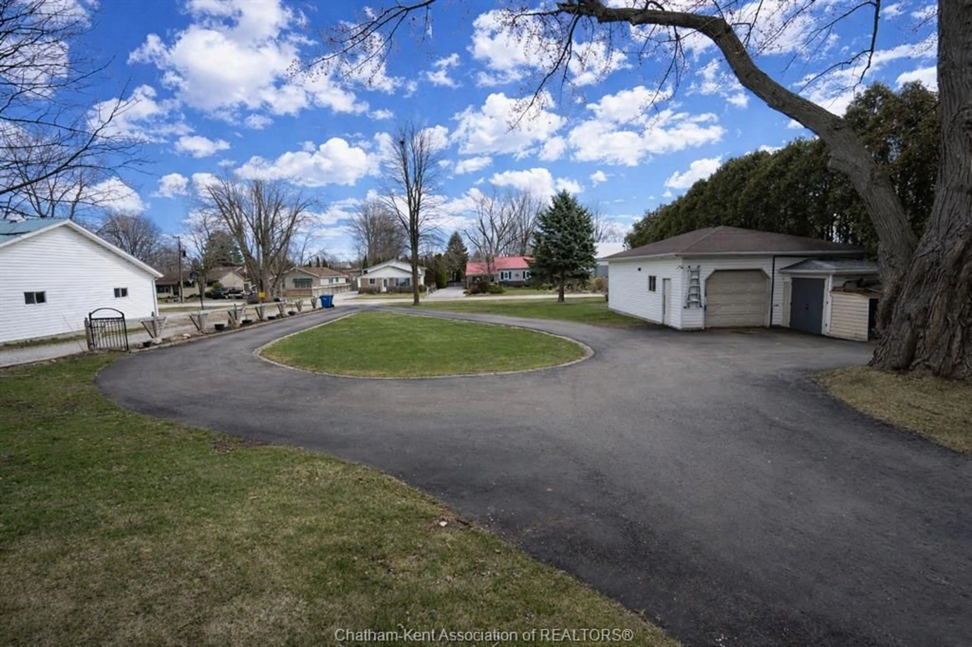 A pic from outside/outdoor area/front of a property/back of a property/a pic from drone, unknown for 418 Talbot St, Blenheim Ontario N0P 1A0