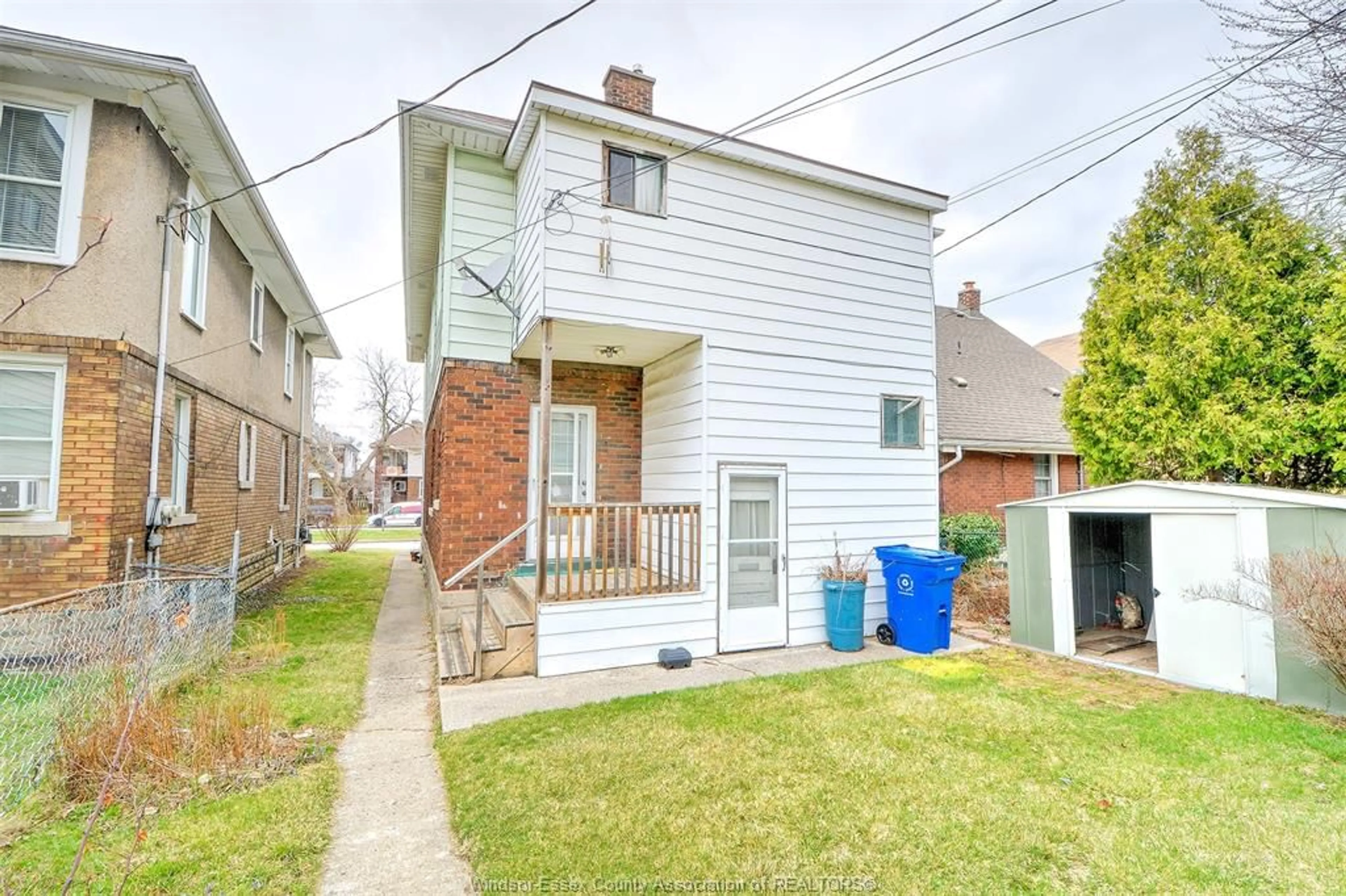 Unknown for 543-545 GILES Blvd, Windsor Ontario N9A 4E1