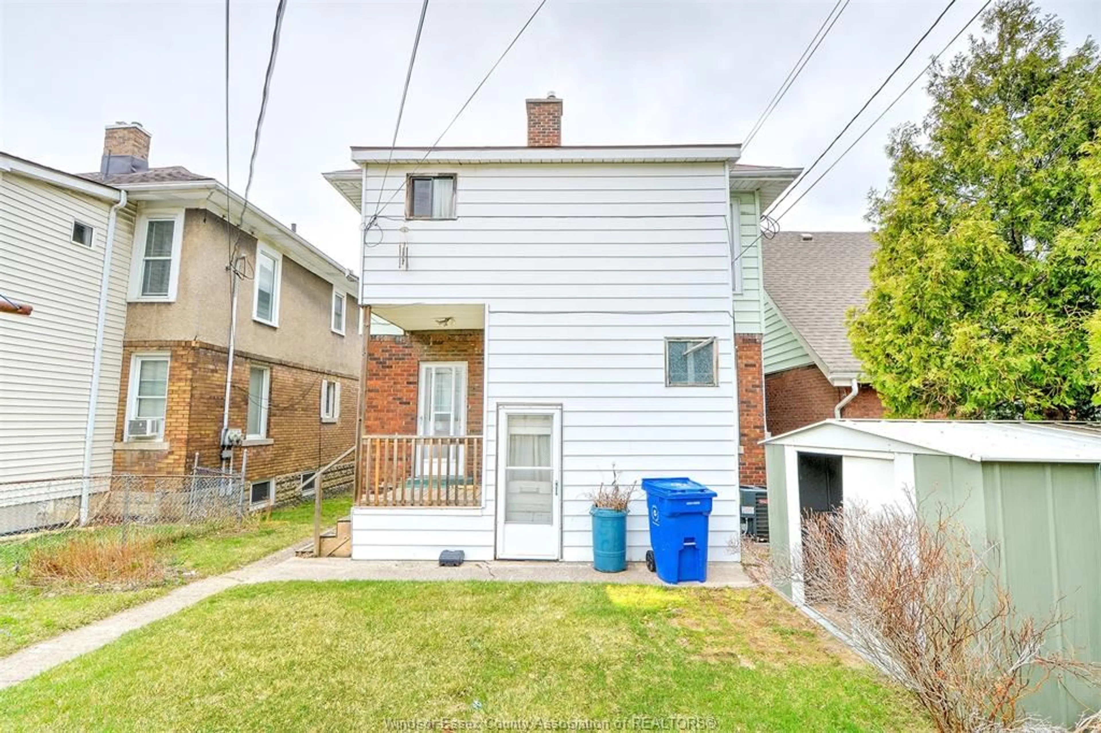 Unknown for 543-545 GILES Blvd, Windsor Ontario N9A 4E1