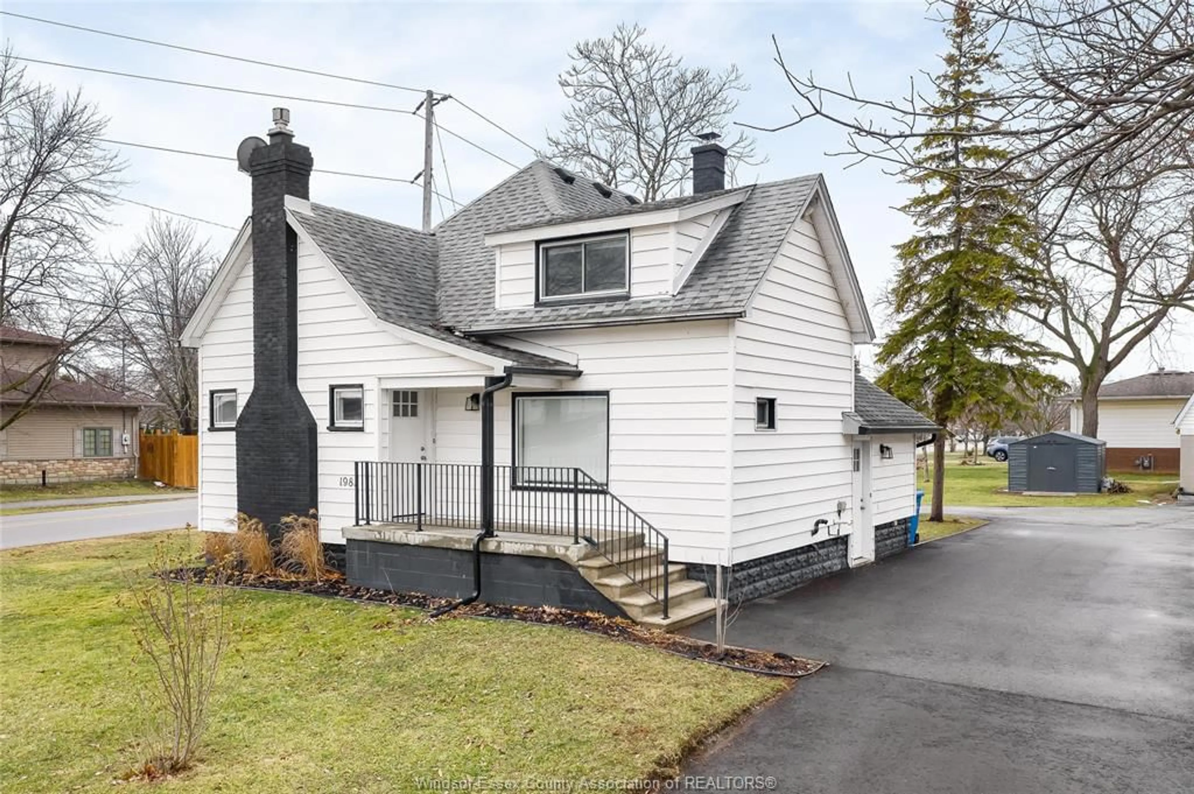 Home with vinyl exterior material, street for 1985 LESPERANCE, Tecumseh Ontario N8N 1Y5