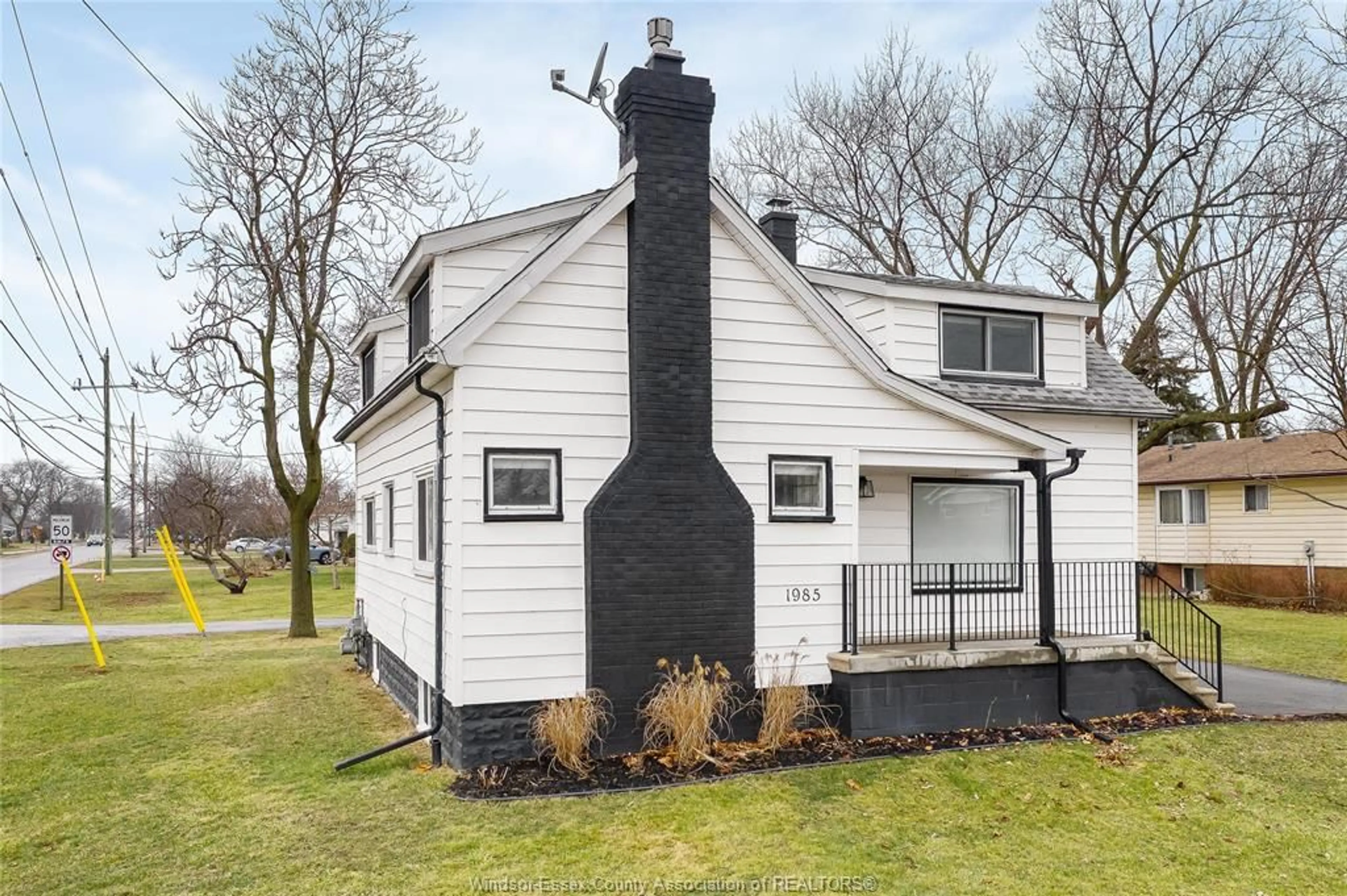 Home with vinyl exterior material, street for 1985 LESPERANCE, Tecumseh Ontario N8N 1Y5